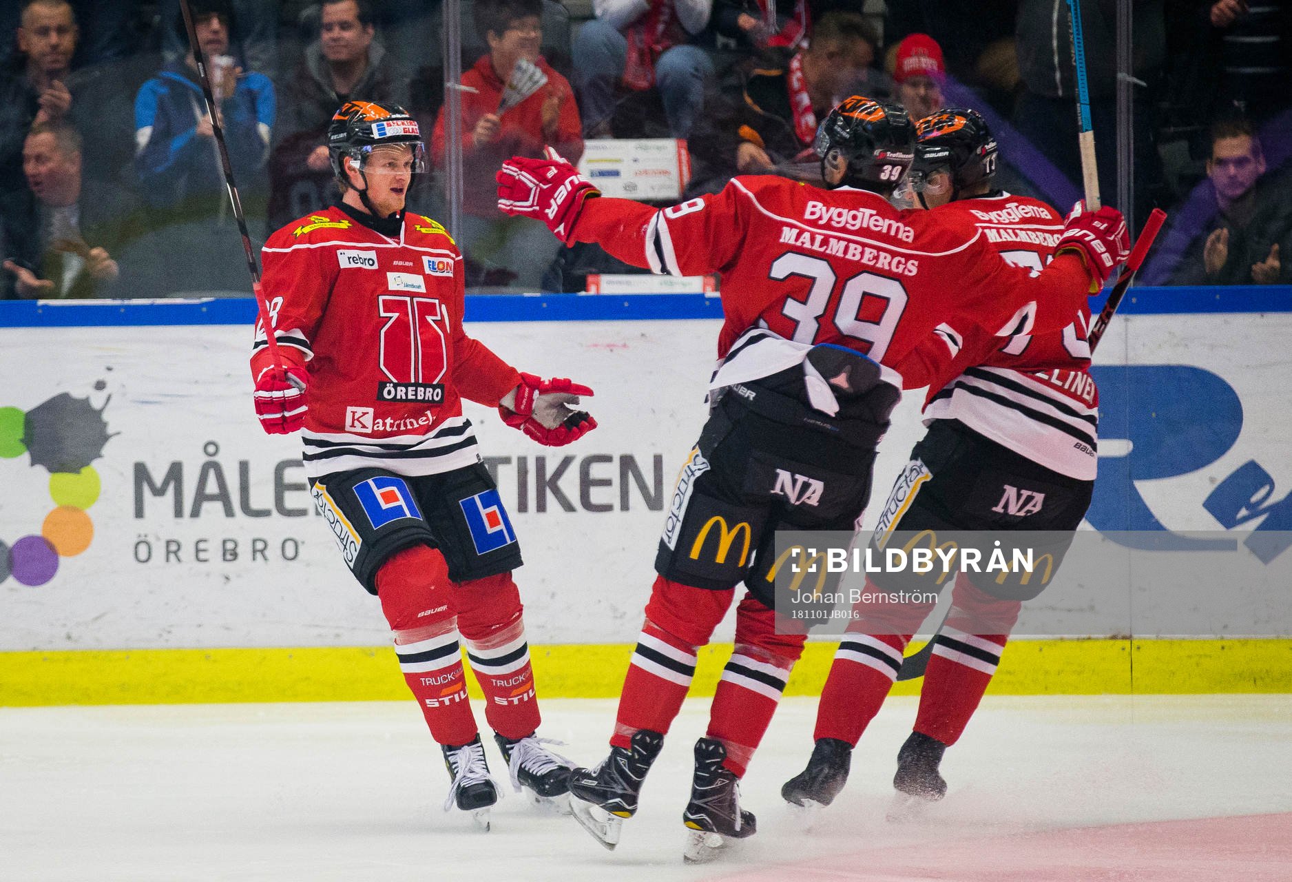 Örebros Linus Arnesson gör 1-0 och jublar