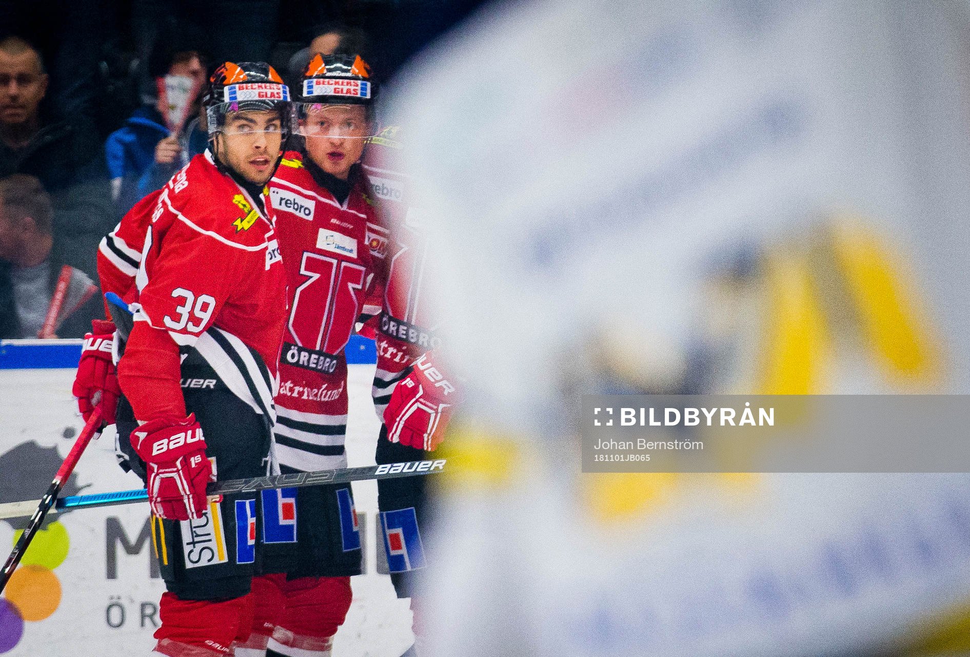 Örebros Linus Arnesson gör 1-0 och jublar med Jordan