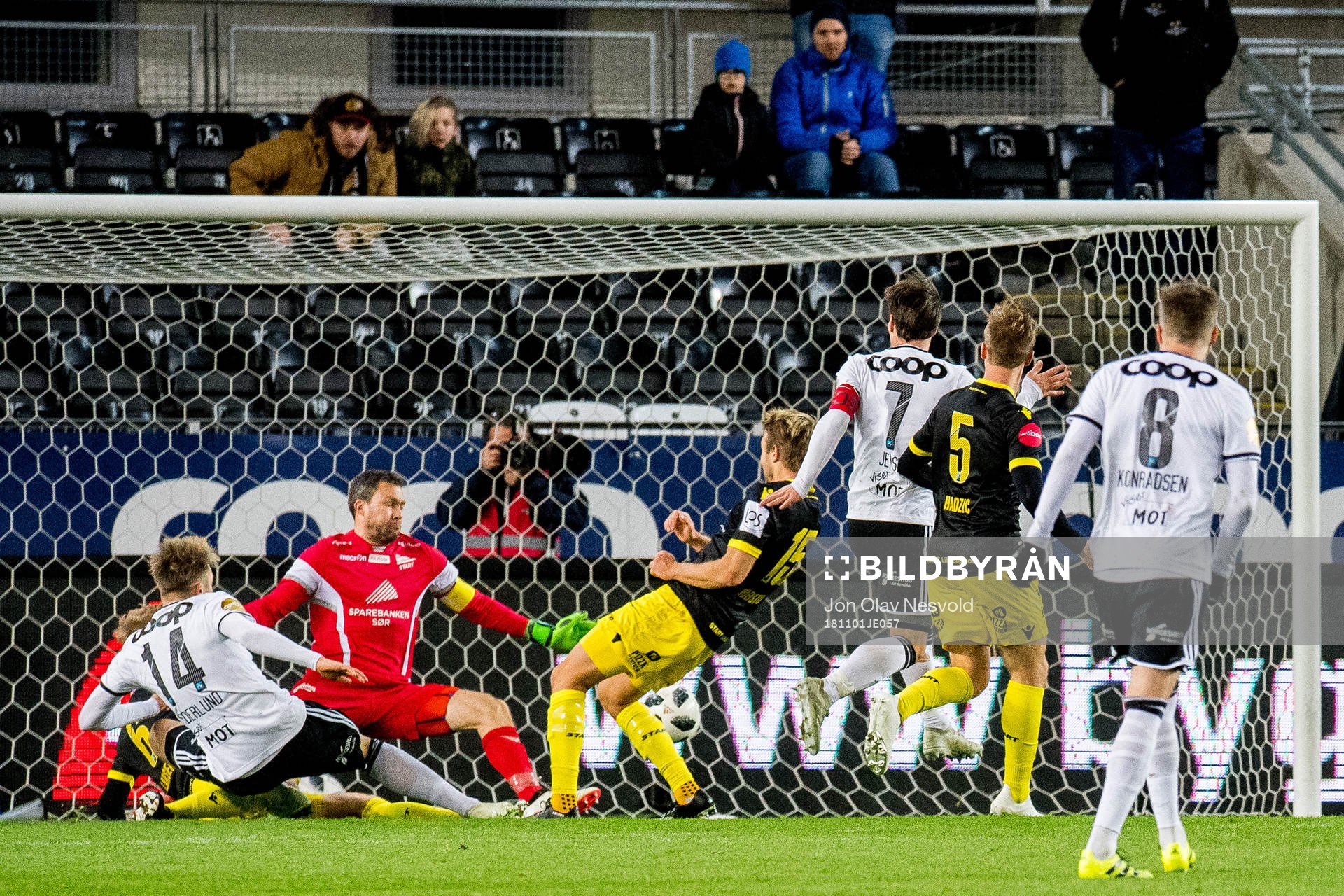 Alexander Søderlund of Rosenborg scores 2-1 behind