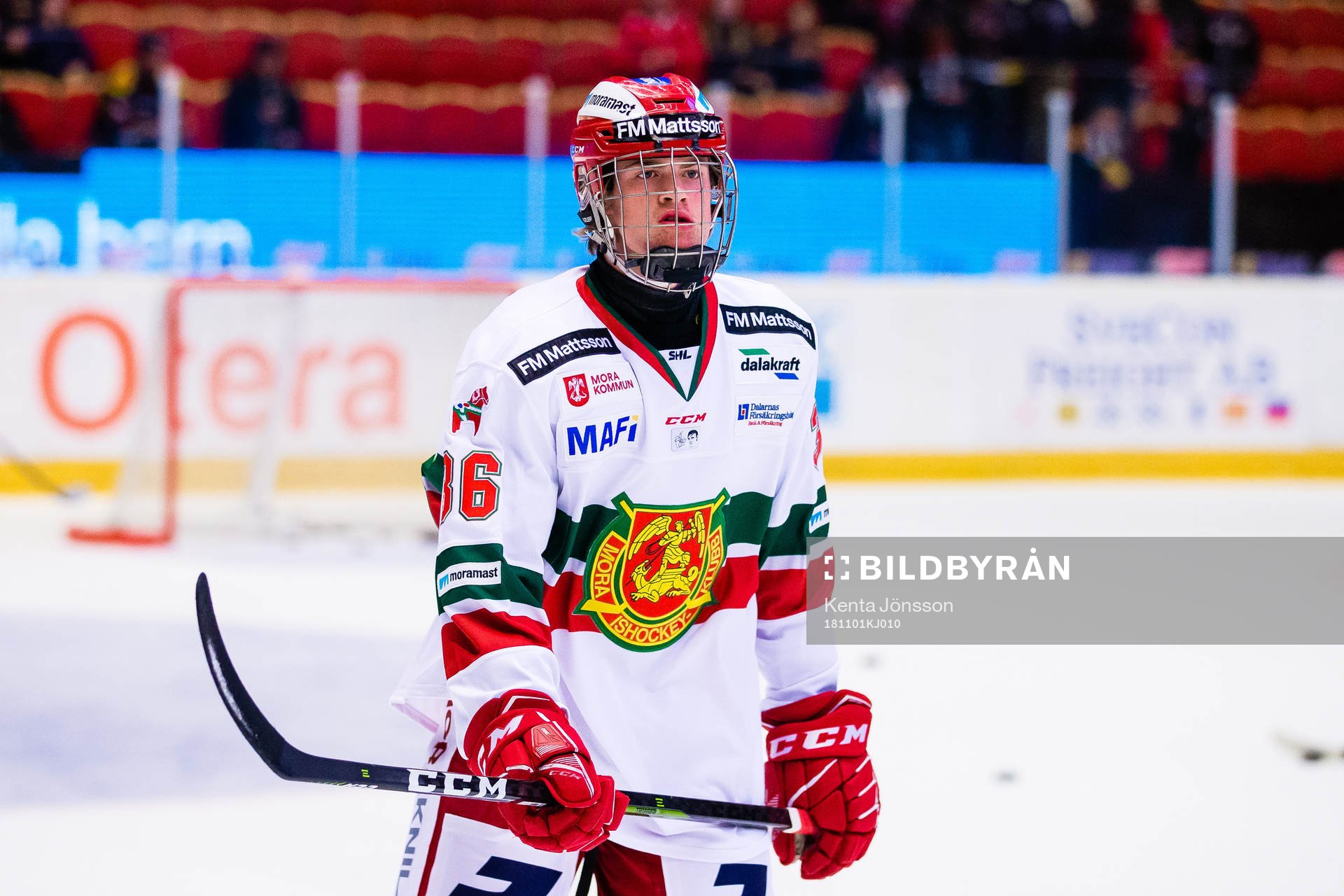 Moras Isak Garfve innan ishockeymatchen i SHL mellan