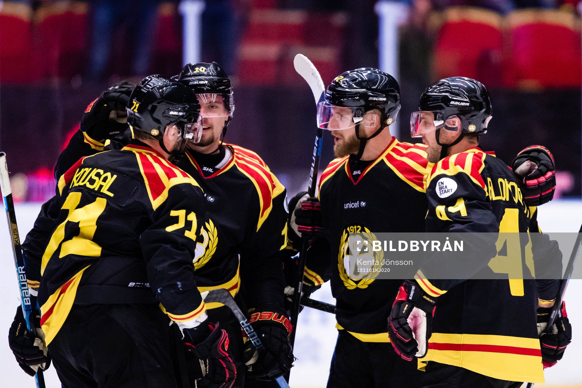Brynäs Marcus Ersson jublar med Nicklas Danielsson , Jacob