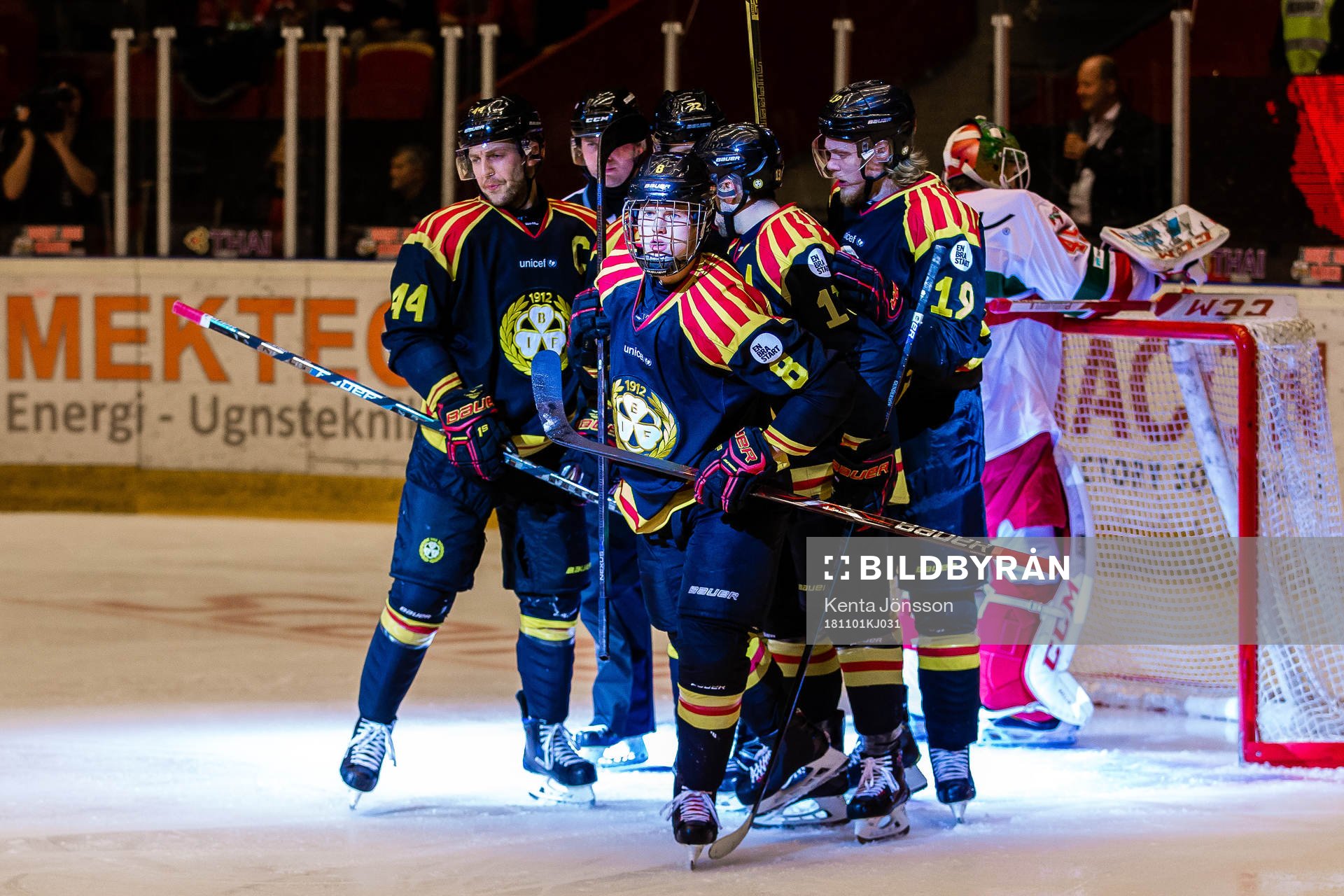 Brynäs Victor Söderström jublar med Ryan Gunderson ,