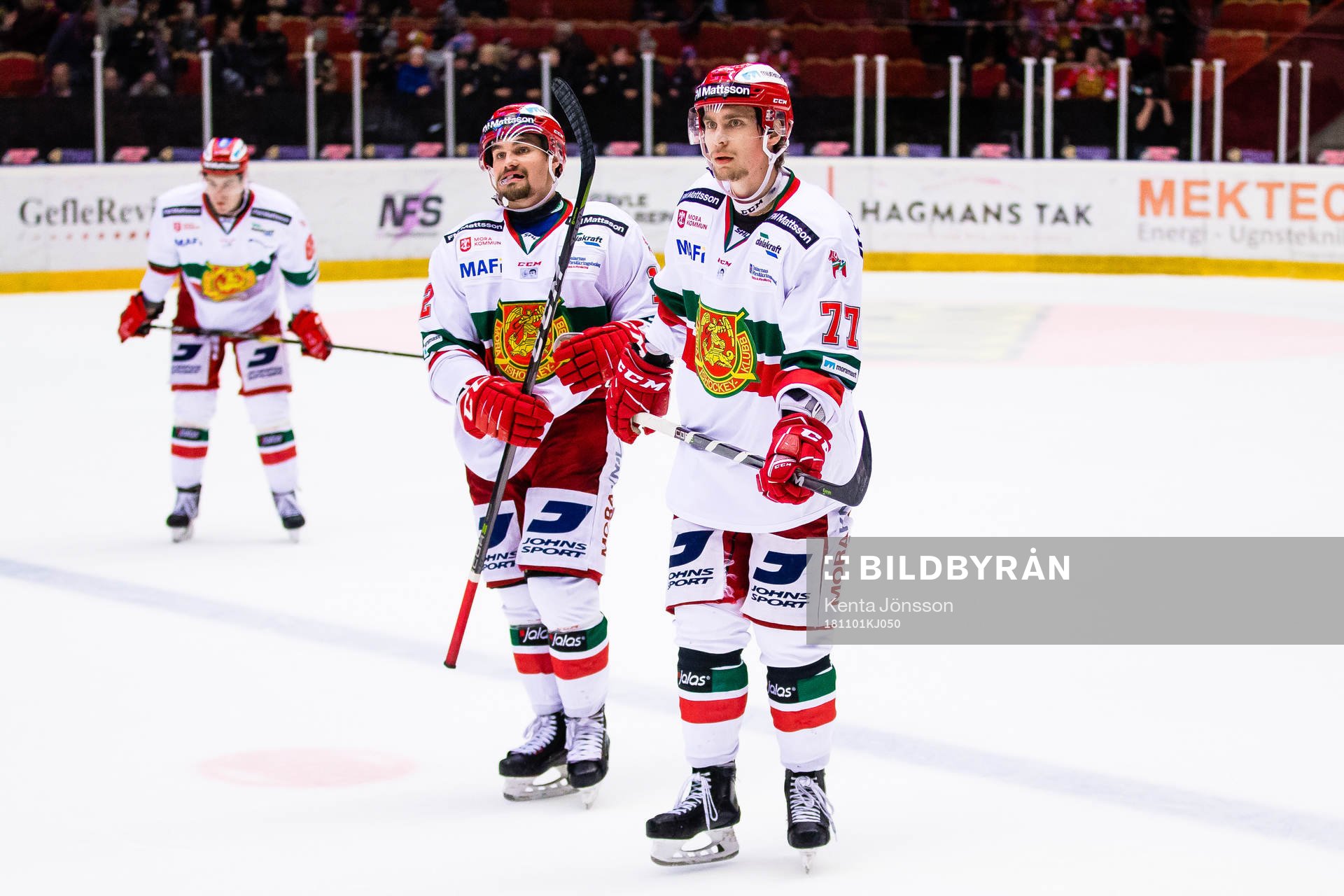 Moras Michael Keränen och Kevin Gagné deppar