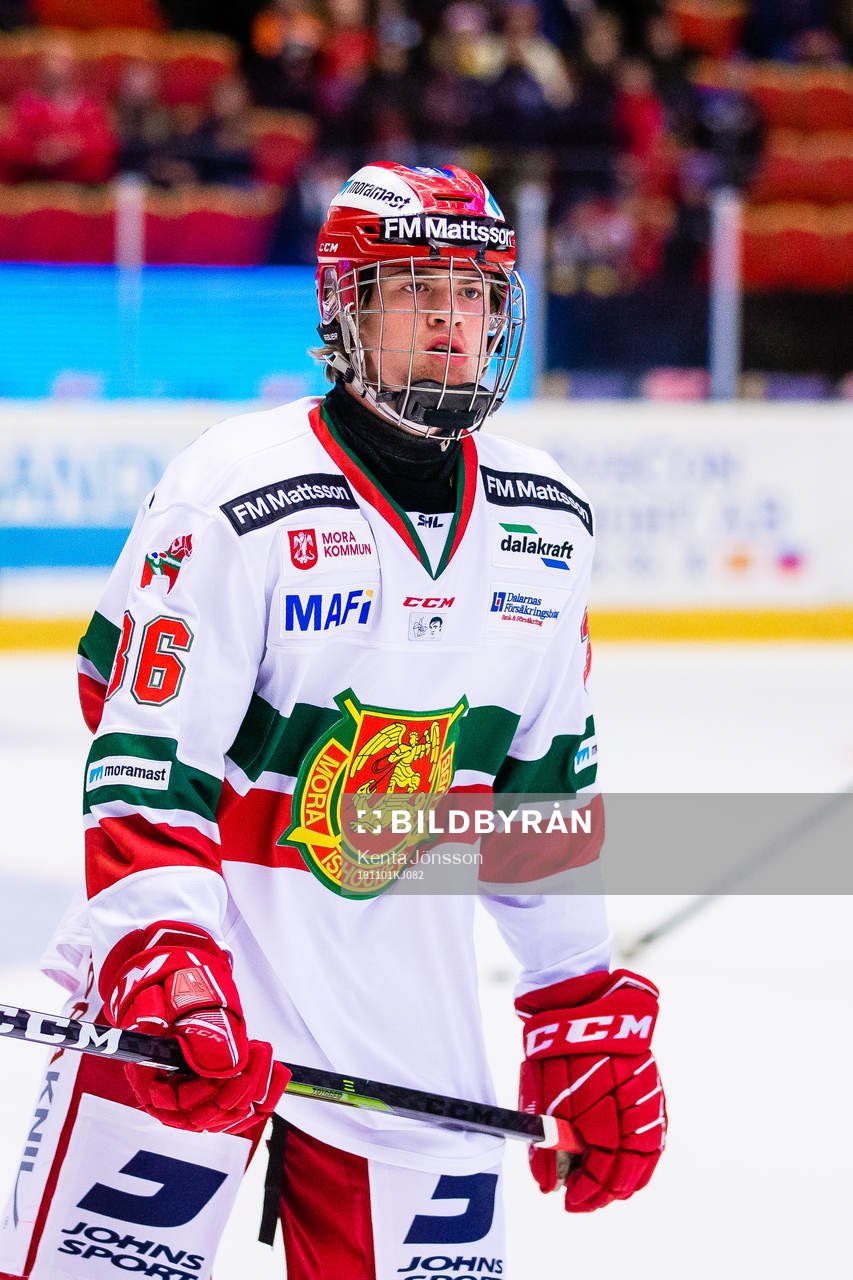 Moras Isak Garfve innan ishockeymatchen i SHL mellan