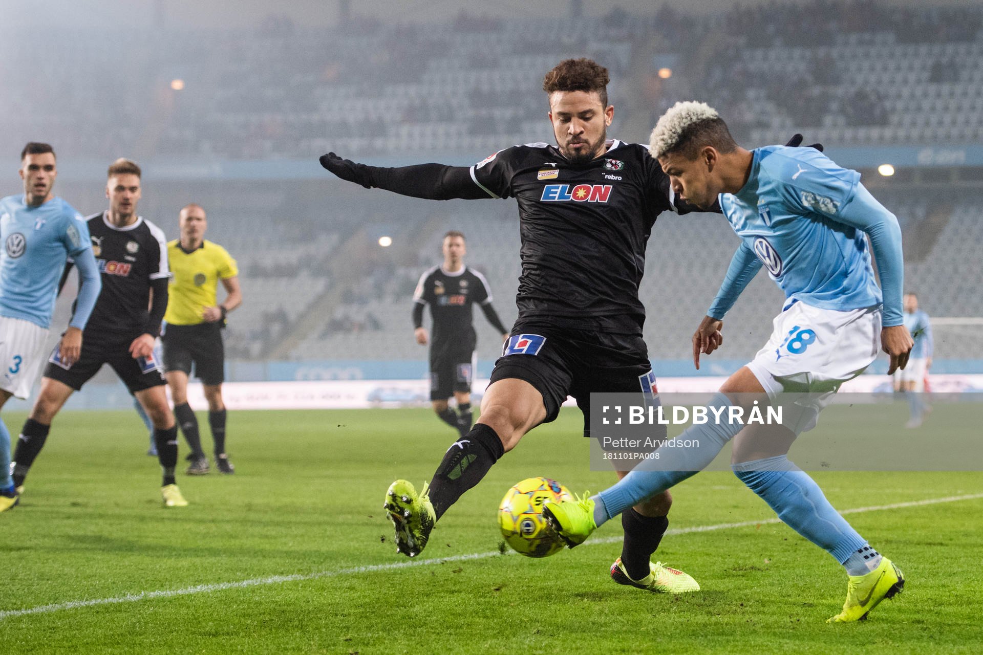 Malmö FFs Romain Gall och Örebros Fabio De Sousa Silva
