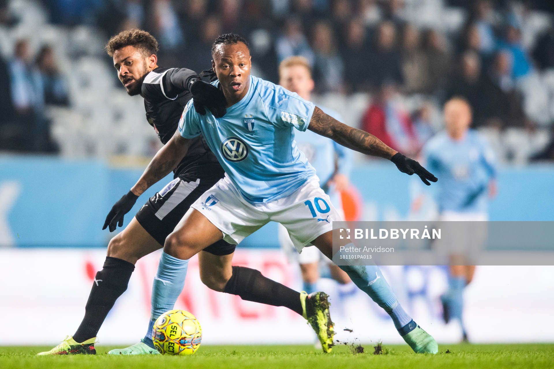 Malmö FFs Carlos Strandberg och Örebros Gustav Backström