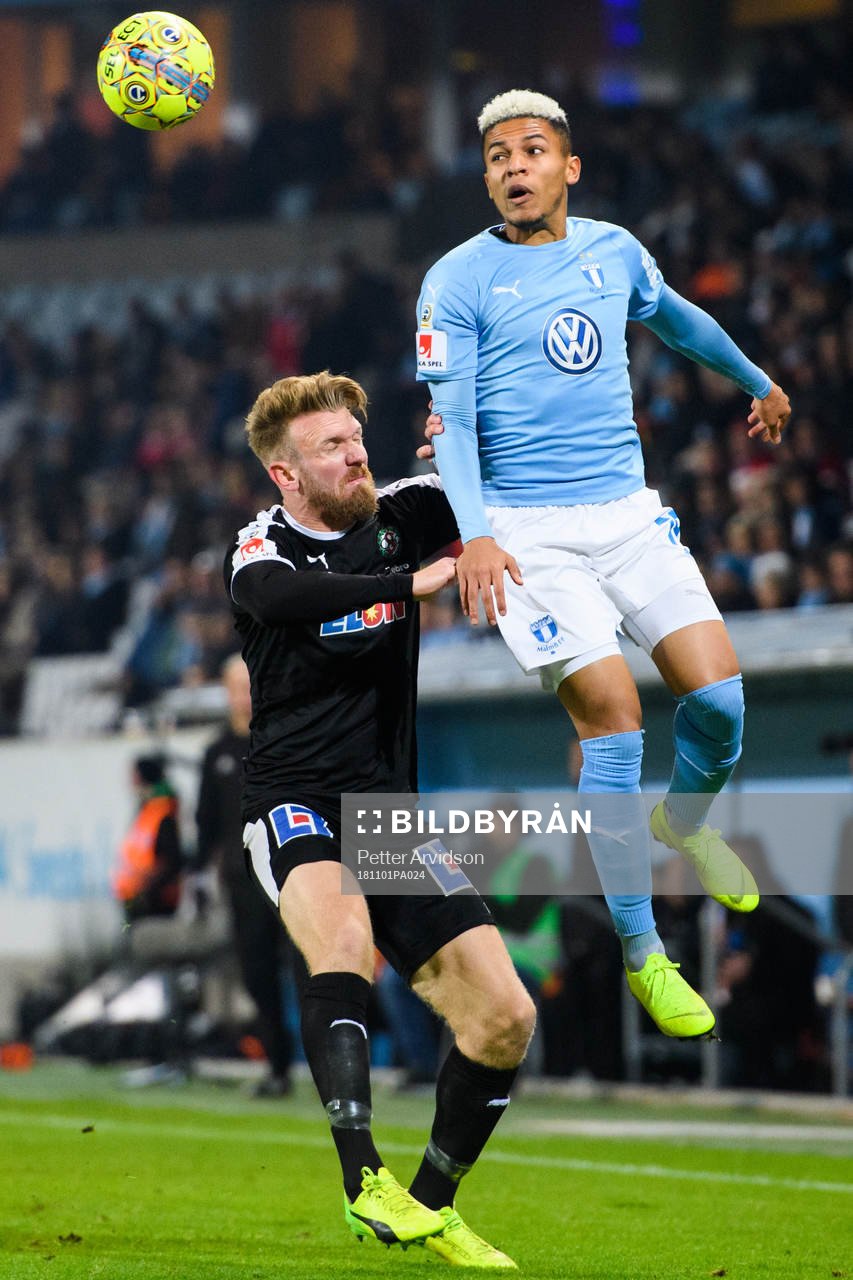 Örebros Michael Almebäck och Malmö FFs Romain Gall