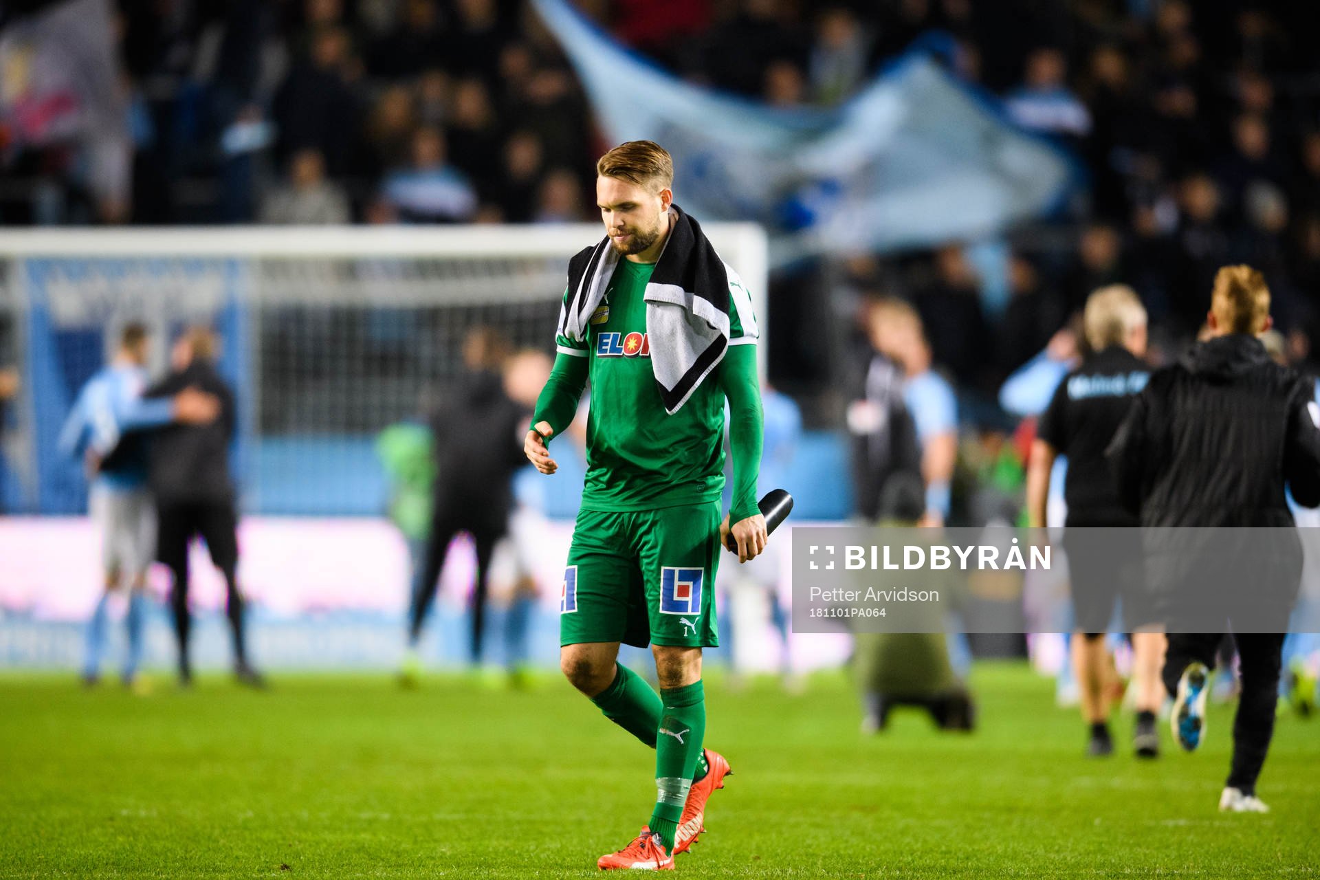 Örebros målvakt Oscar Jansson deppar
