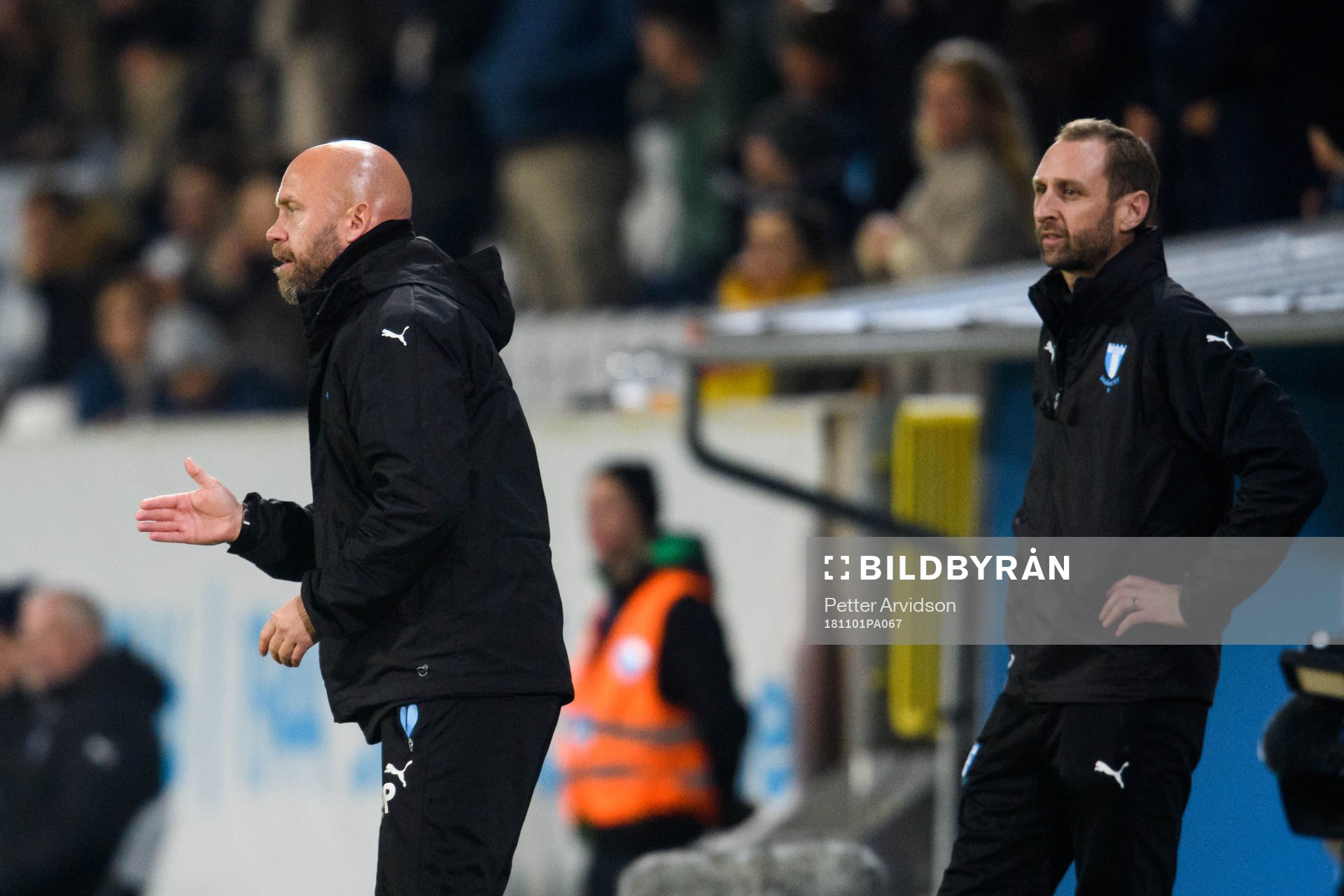 Malmö FFs assisterande tränare Olof Persson och assisterande tränare Andreas Georgson under fotbollsmatchen i Allsvenskan mellan Malmö FF och Örebro den 1 november 2018 i Malmö.