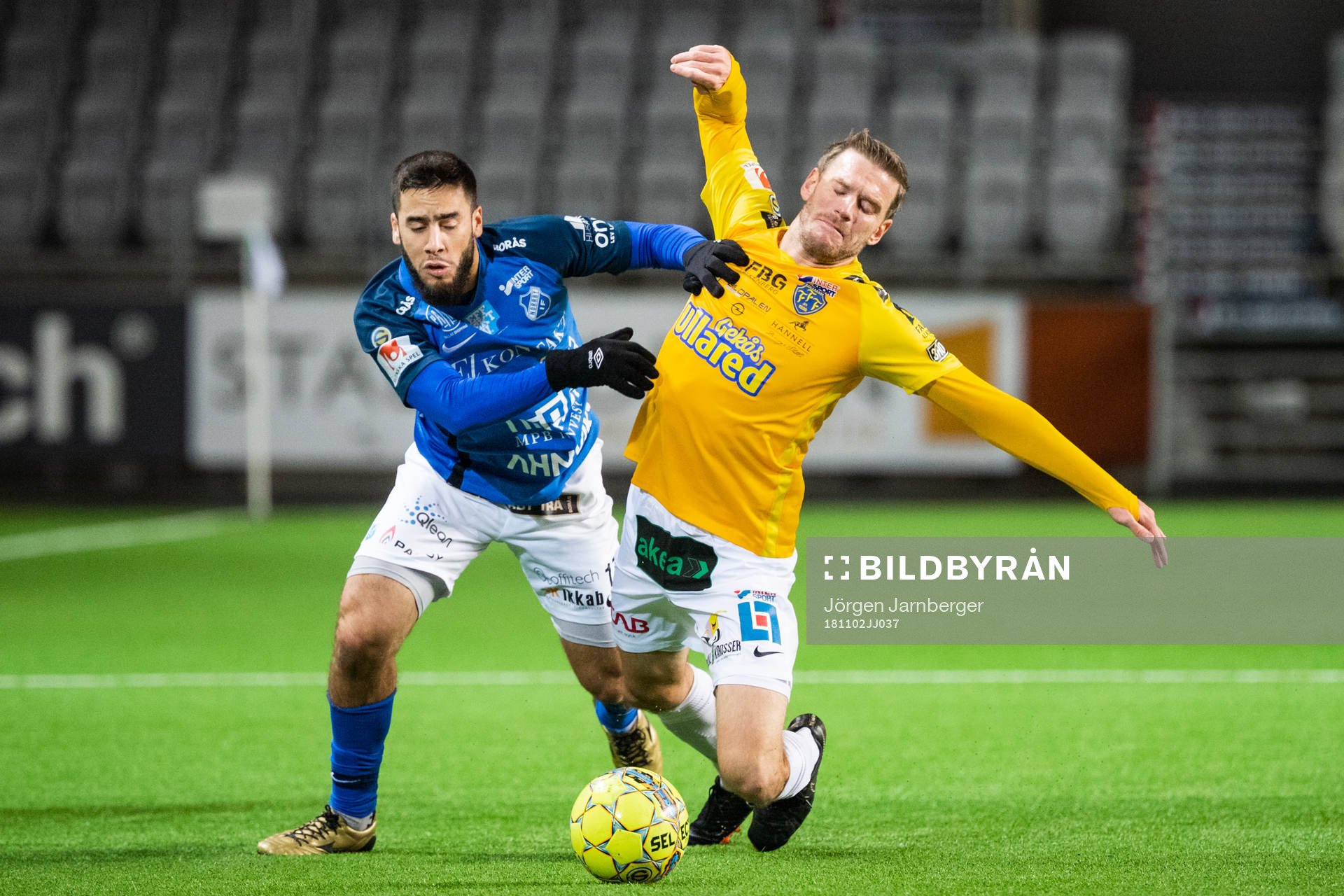 Falkenbergs Karl Söderström och Norrbys Abbas Mohamad i