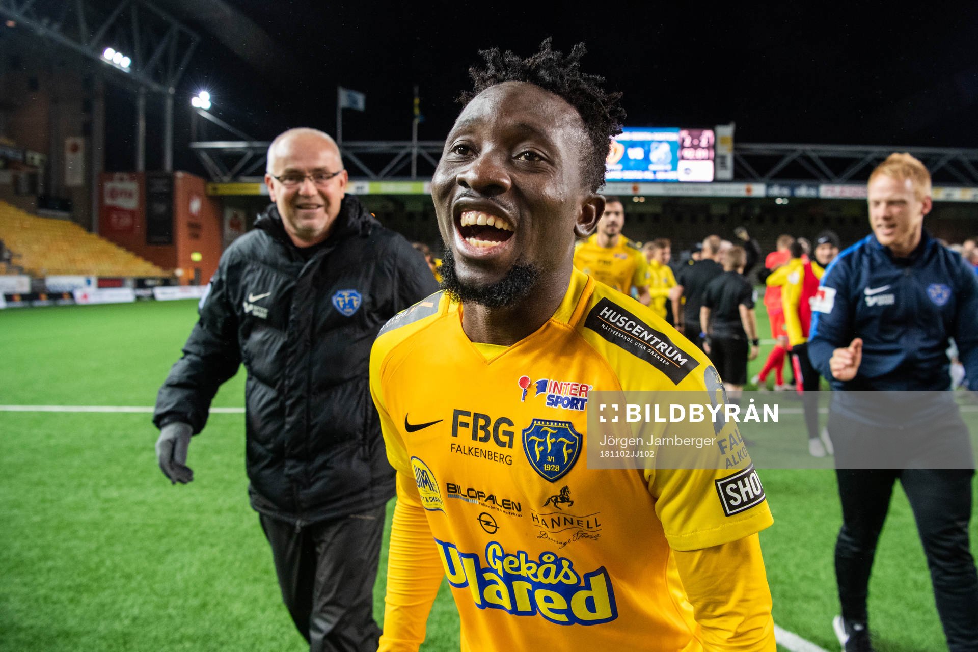 Falkenbergs Chisom Egbuchunam jublar efter vinsten i fotbollsmatchen i Superettan mellan Norrby och Falkenberg den 2 november 2018 i Borås.