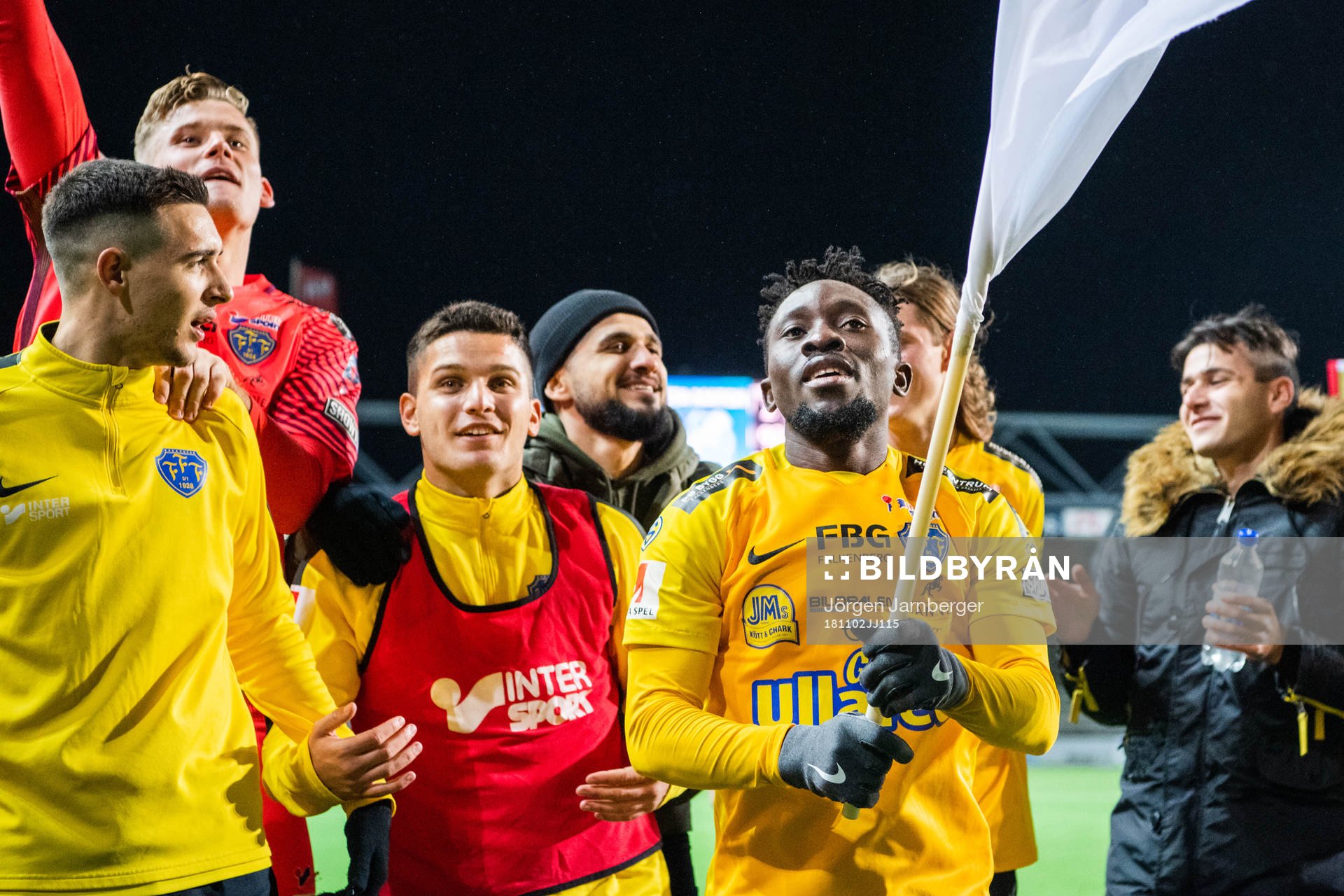 Falkenbergs Chisom Egbuchunam jublar med lagkamrater