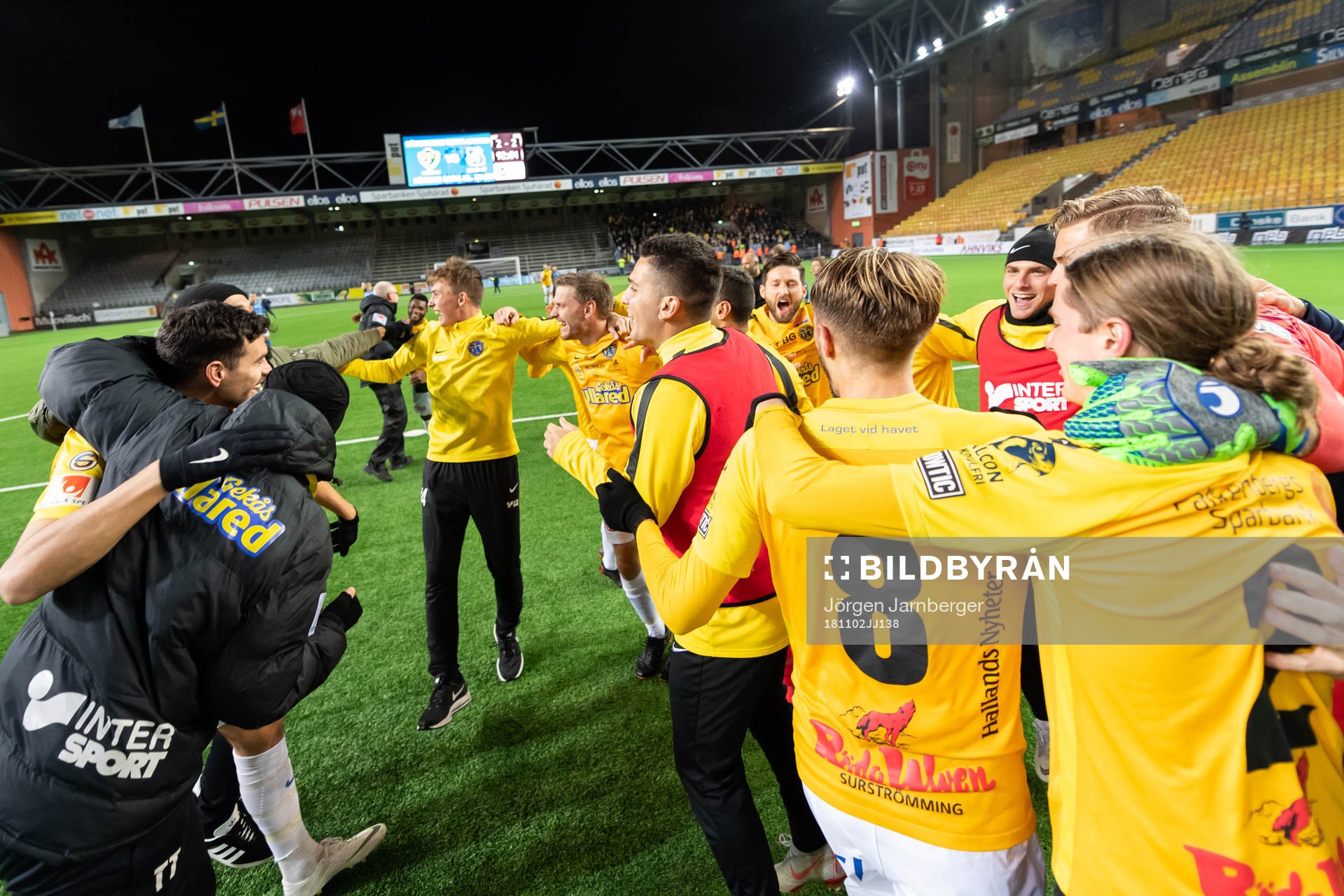 Falkenbergs spelare jublar