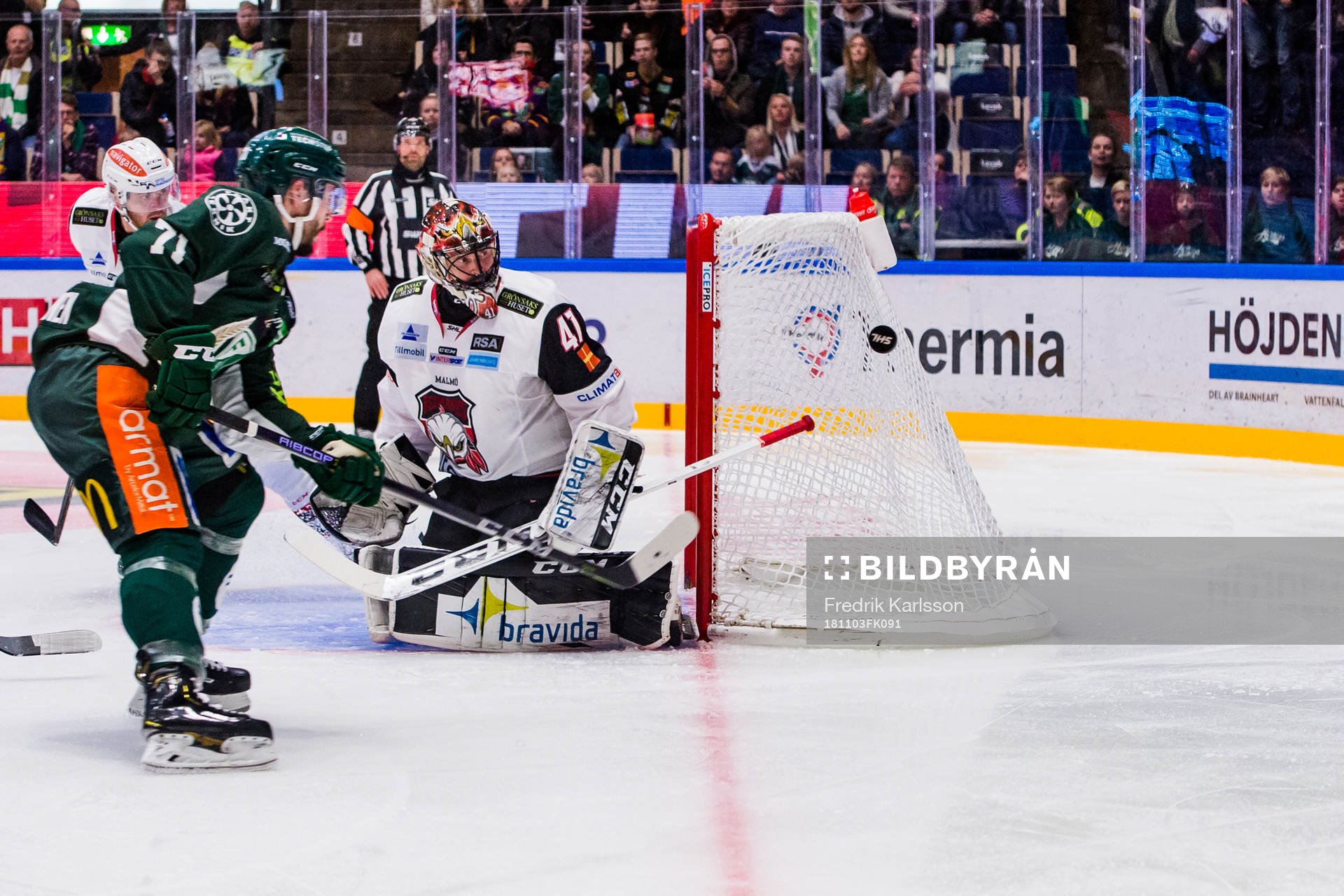 Färjestads Jesse Virtanen och Malmö Redhawks målvakt