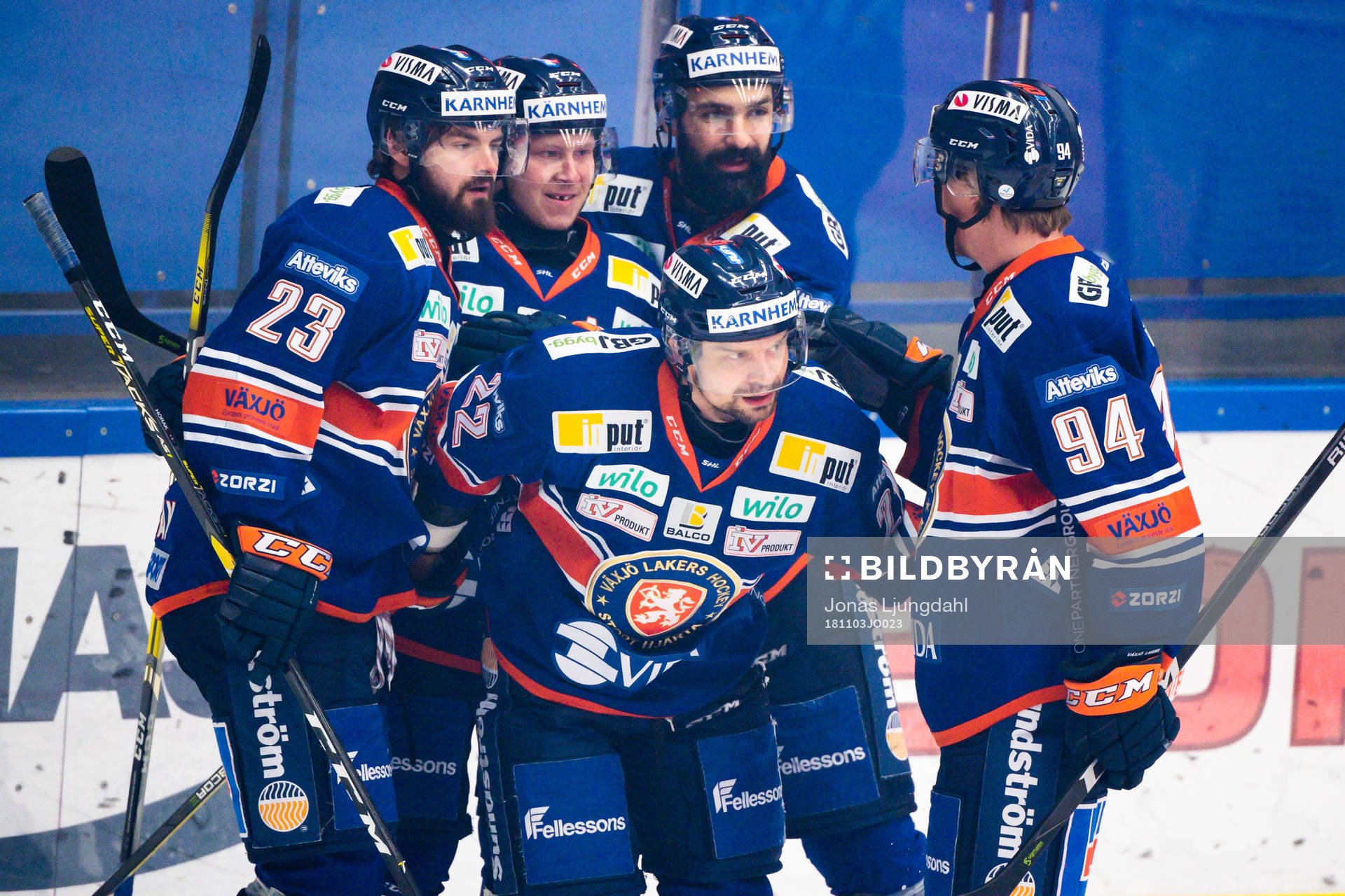 Växjös Janne Pesonen jublar med lagkamrater