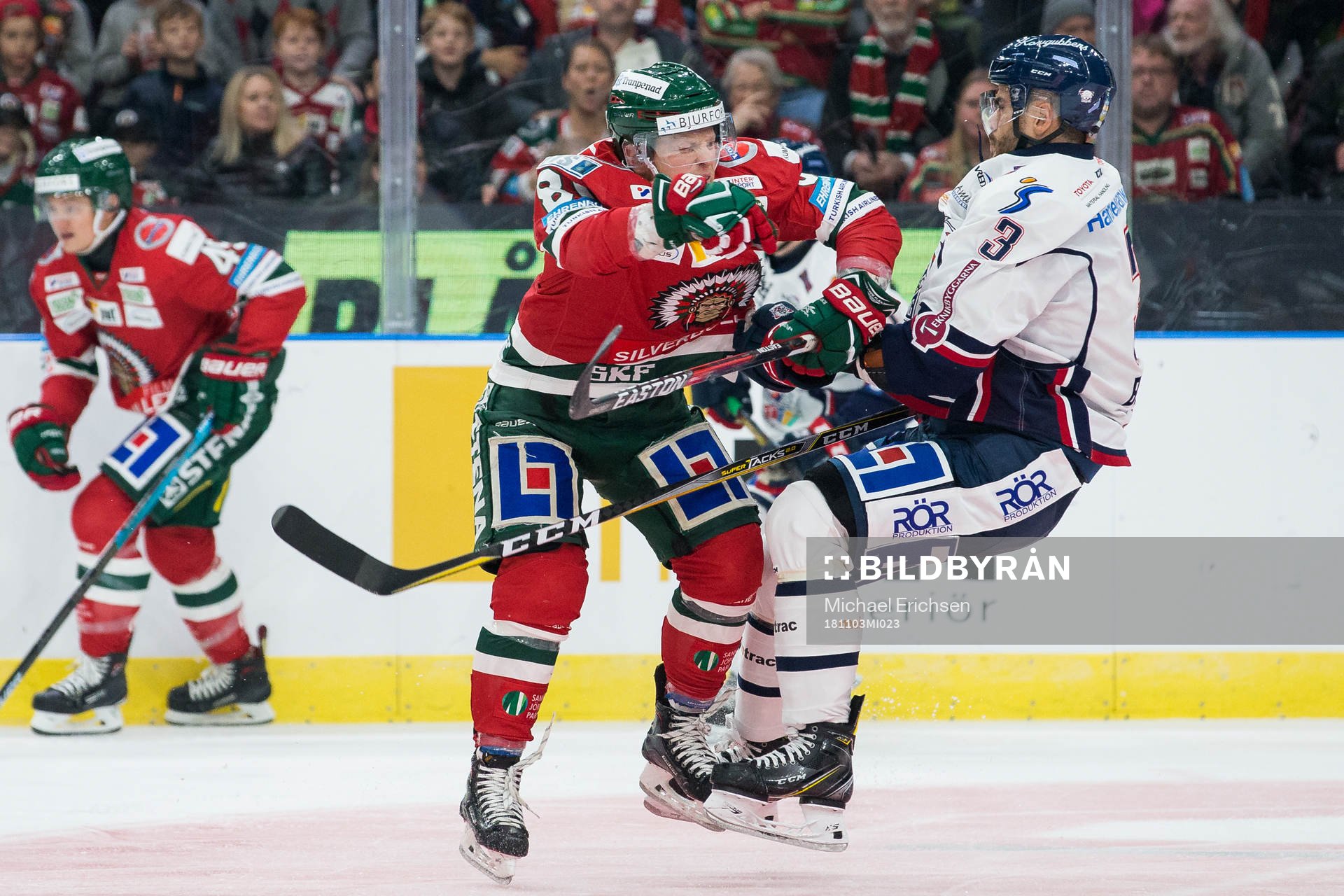 Frölundas Ryan Lasch tacklar Linköpings Almen Bibic