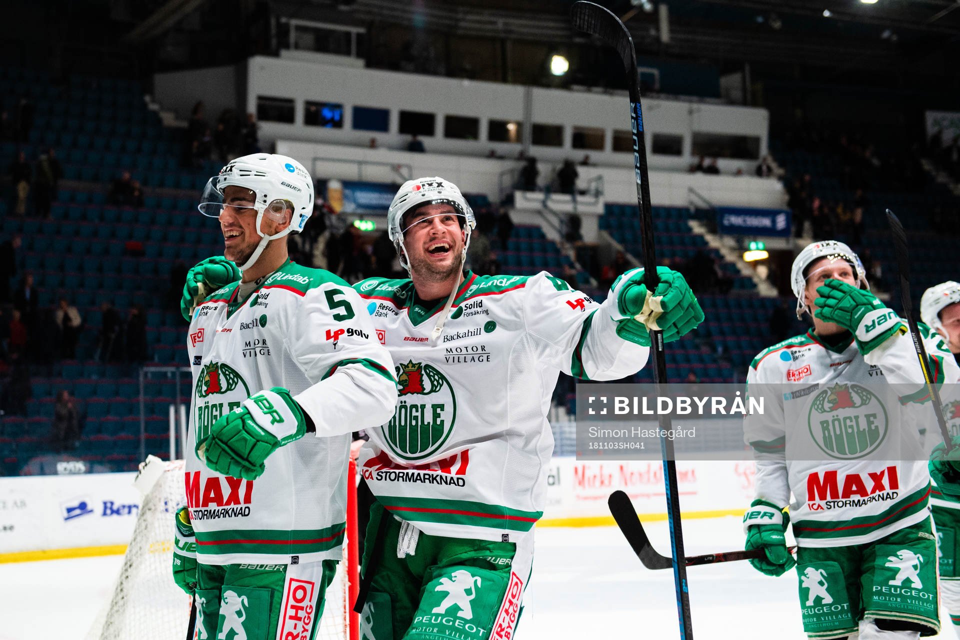 Rögles Alen Bibic och Kodie Curran jublar