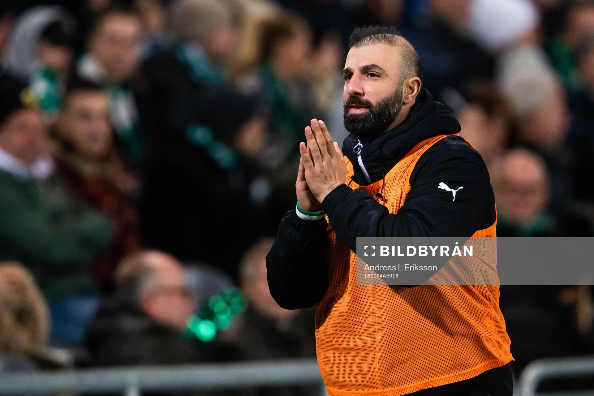 Hammarbys Kennedy Bakircioglu värmer upp under fotbollsmatchen i Allsvenskan mellan Hammarby och Häcken den 4 november 2018 i Stockholm.