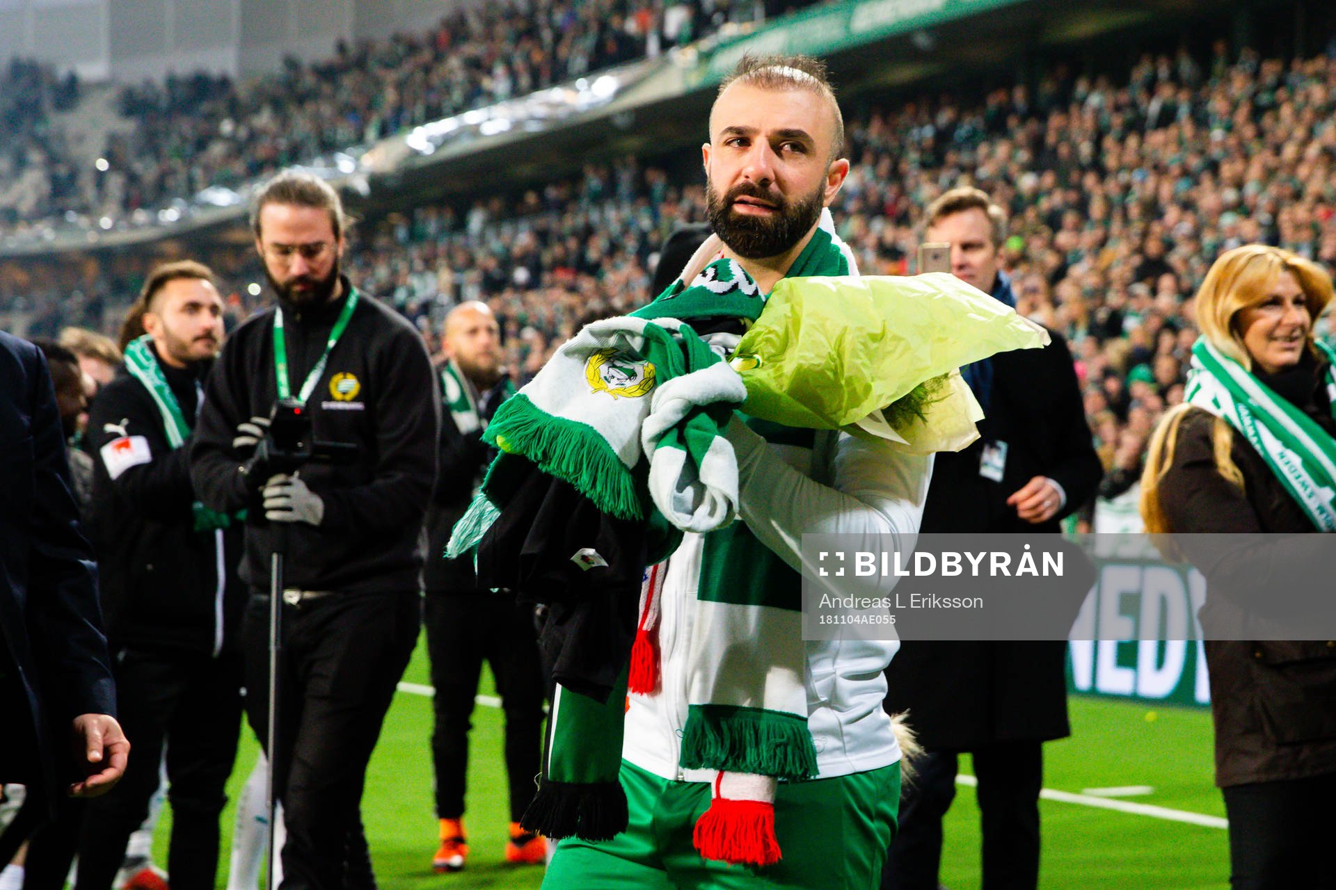 Hammarbys Kennedy Bakircioglu under en hyllningsceremoni efter fotbollsmatchen i Allsvenskan mellan Hammarby och Häcken den 4 november 2018 i Stockholm.