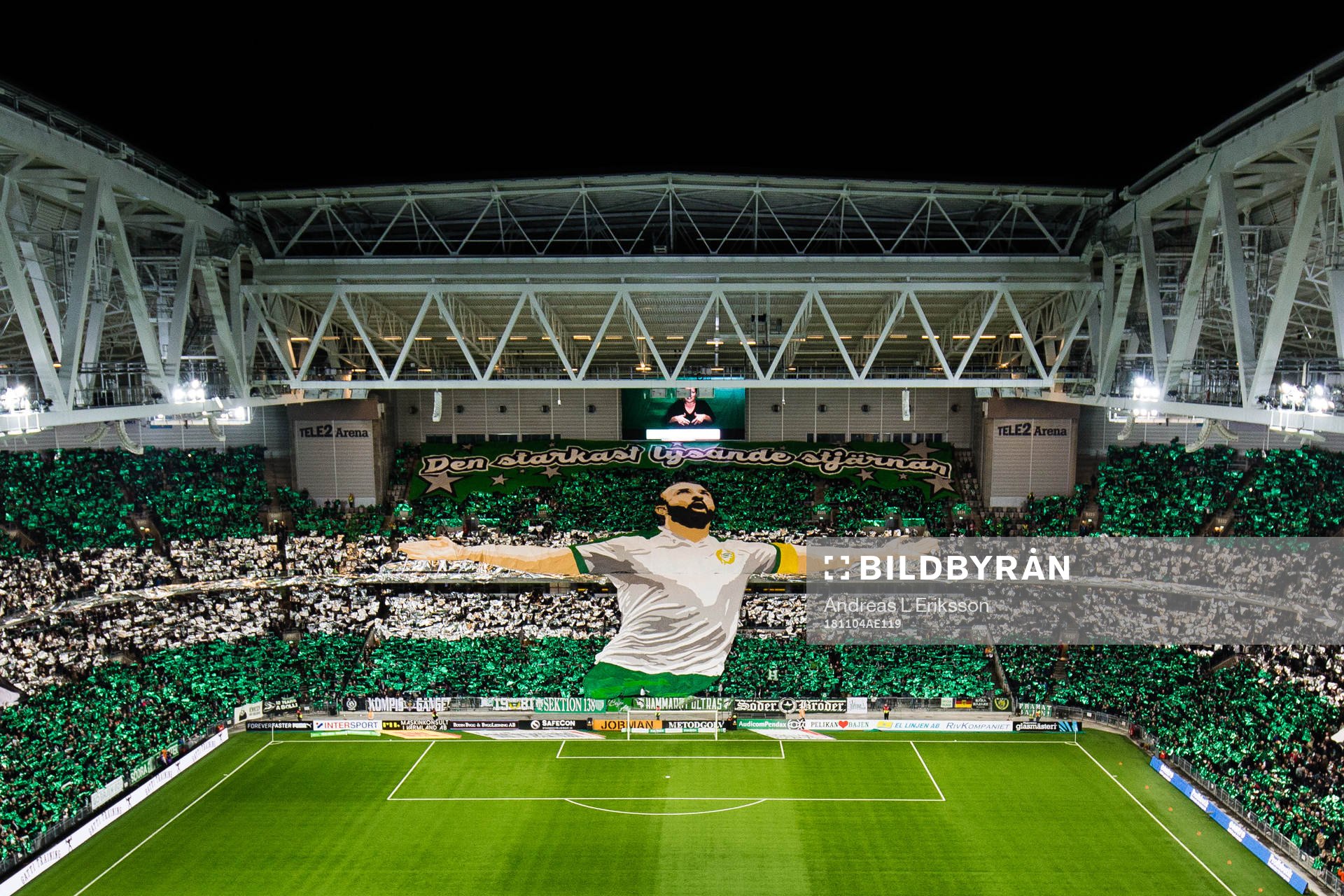 Hammarbys supportrar med ett TIFO innan fotbollsmatchen i