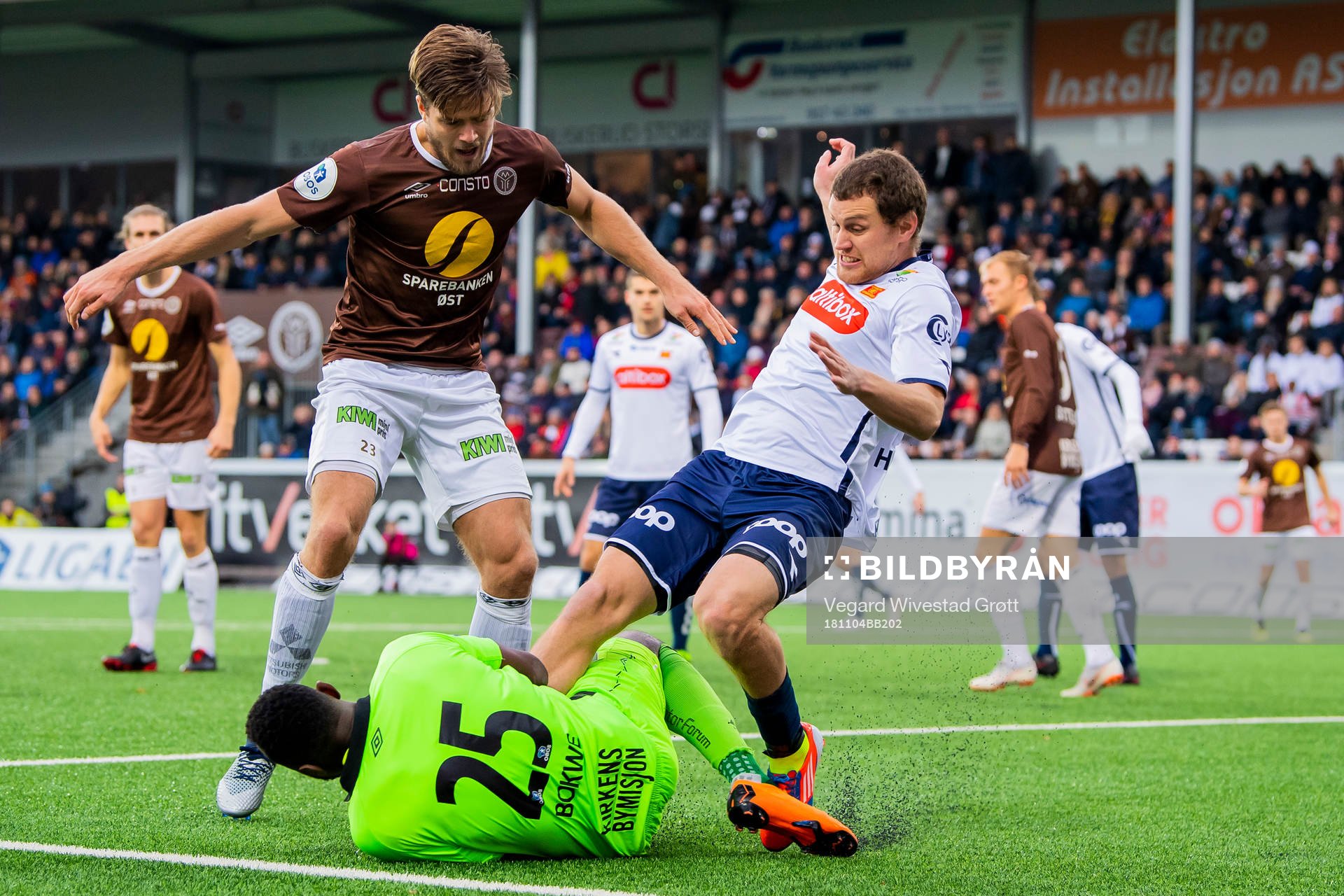 Sondre Johansen, goalkeeper Georges Bokwé of Mjøndalen
