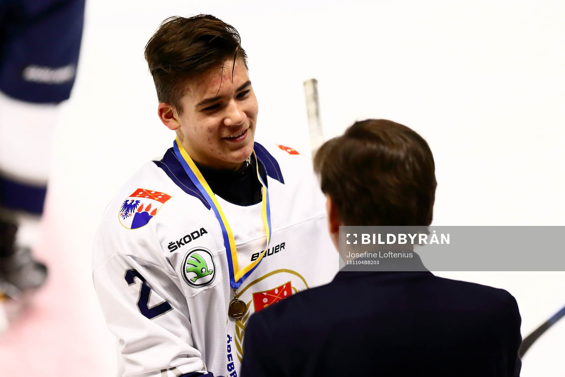 Örebros Bo-Buster Björn tar emot medalj