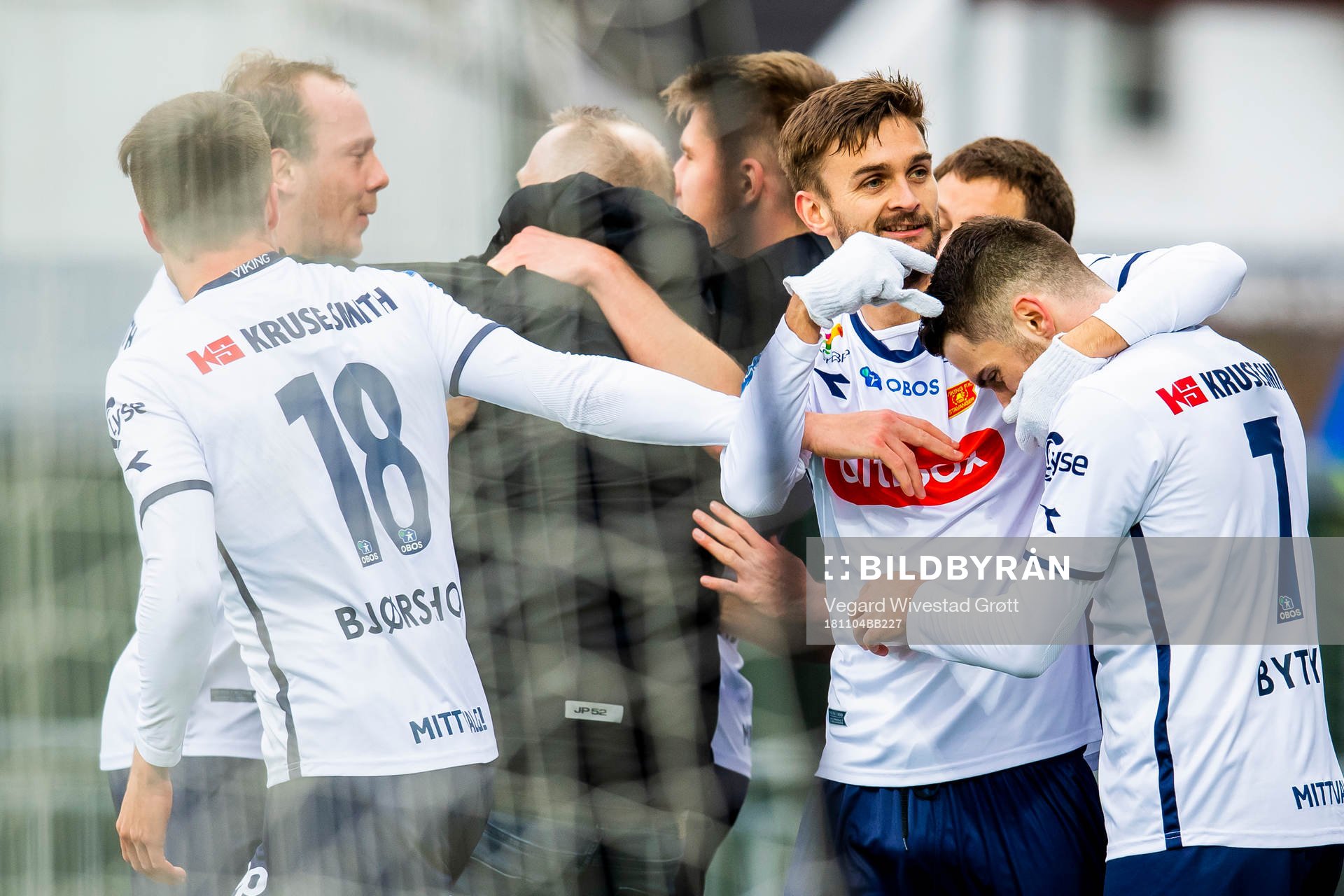 Johnny Furdal of Viking celebrates with his teammates