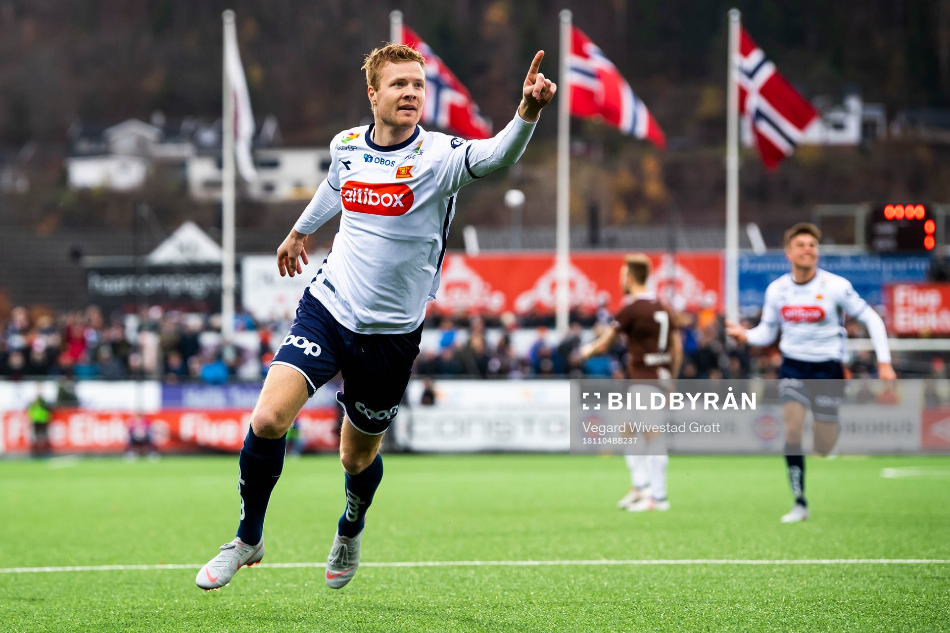 Even Østensen of Viking celebrates