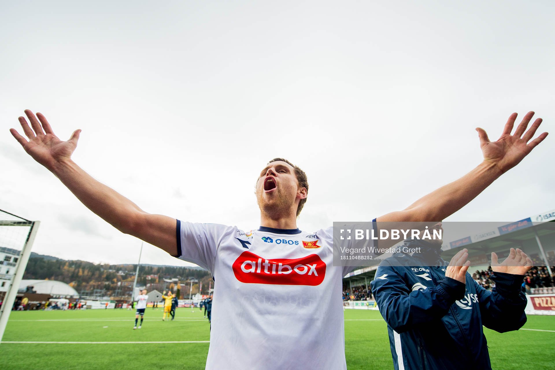 Tommy Høiland of Viking celebrates