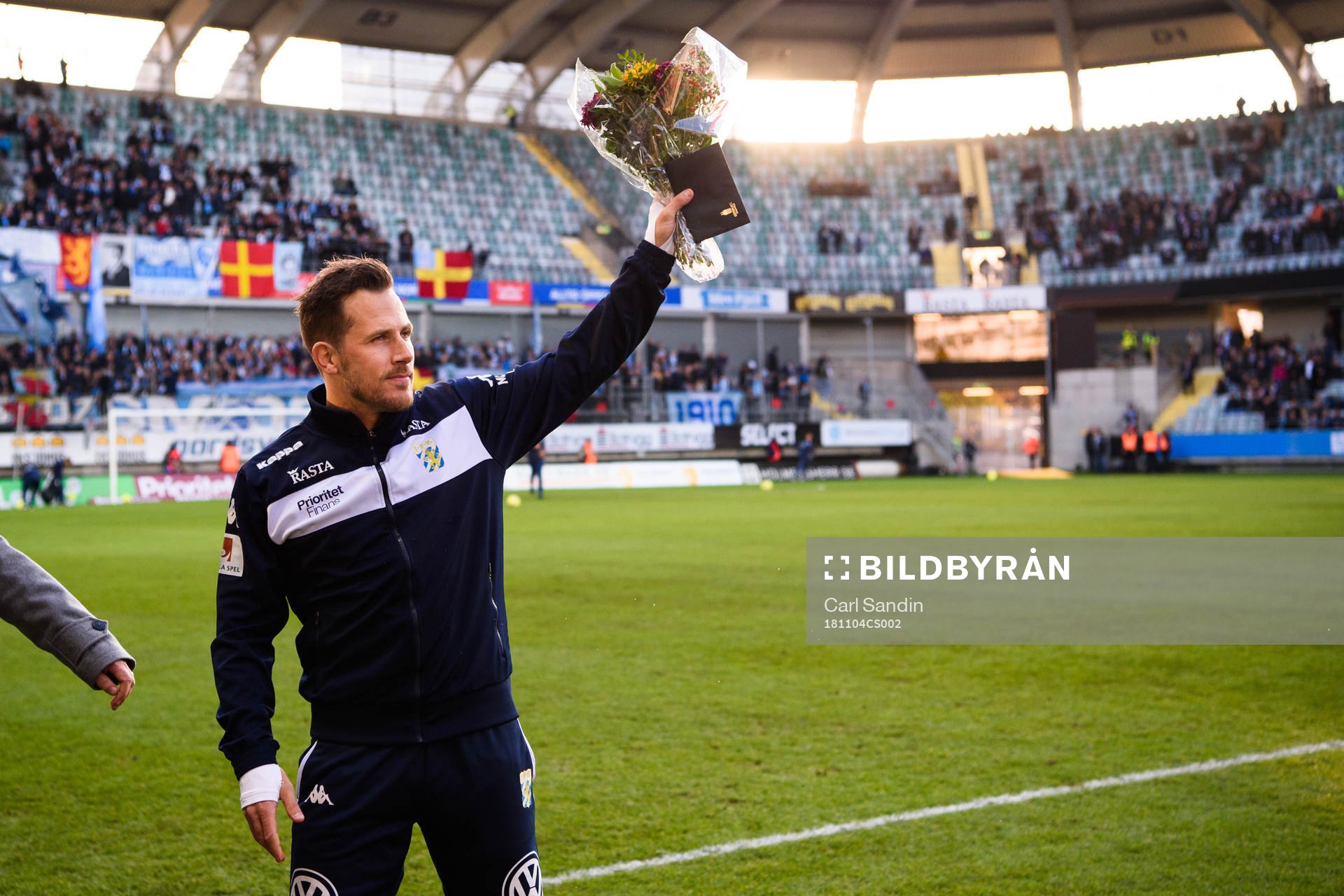 IFK Göteborgs Tobias Hysén tackas av