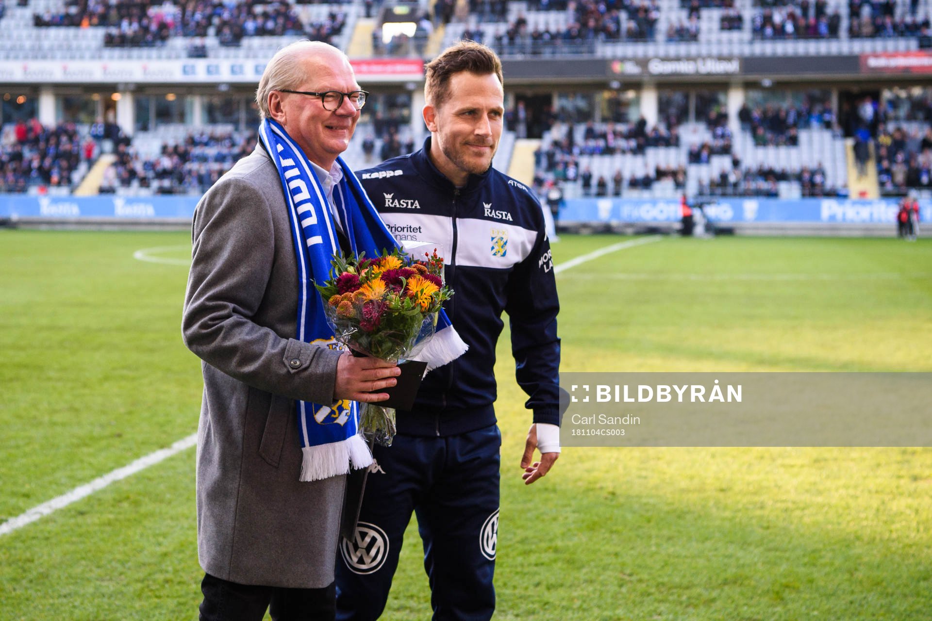 IFK Göteborgs Tobias Hysén avtackas av ordförande Mats