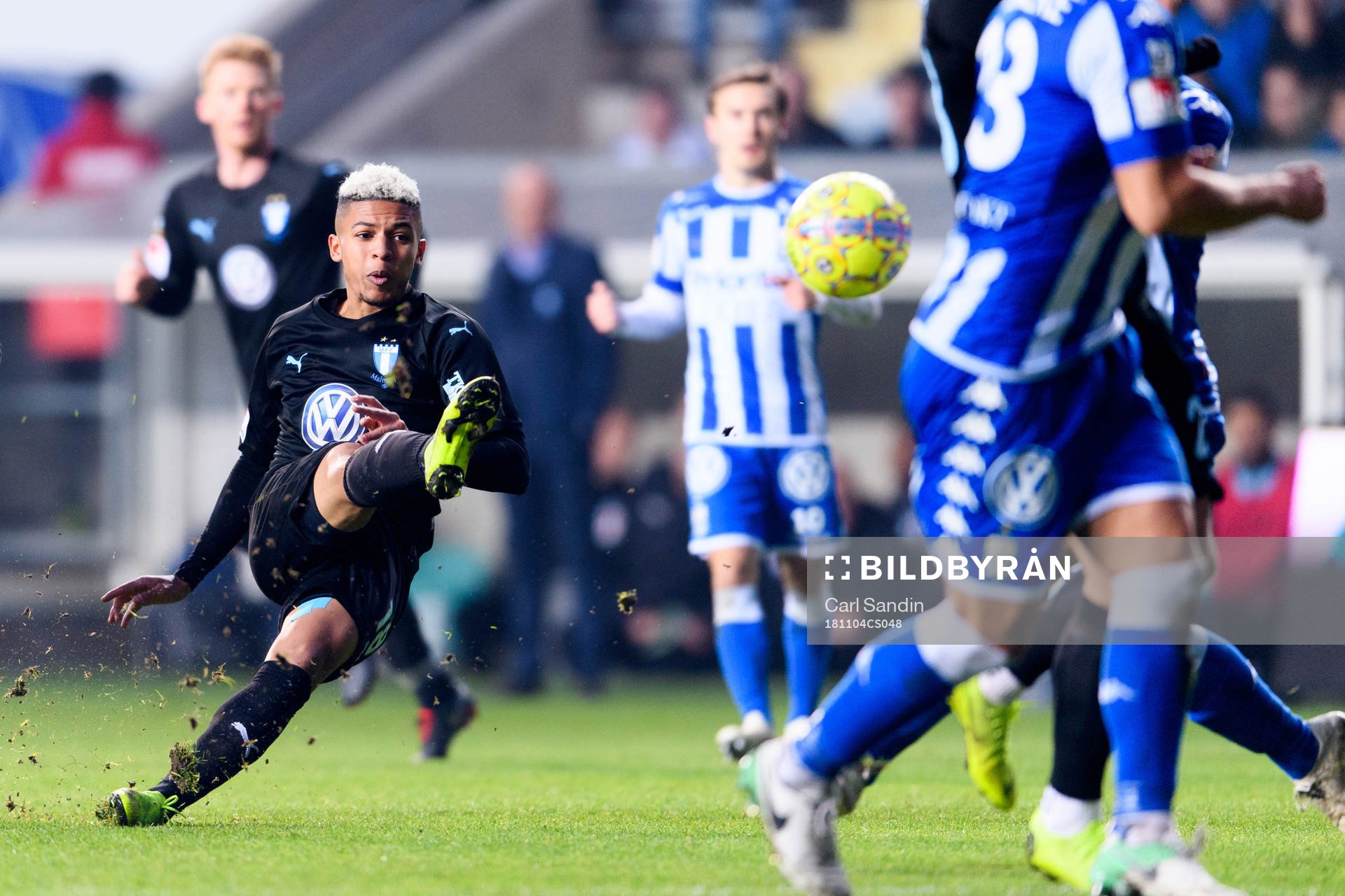 Malmö FFs Romain Gall skjuter bollen till 0-1