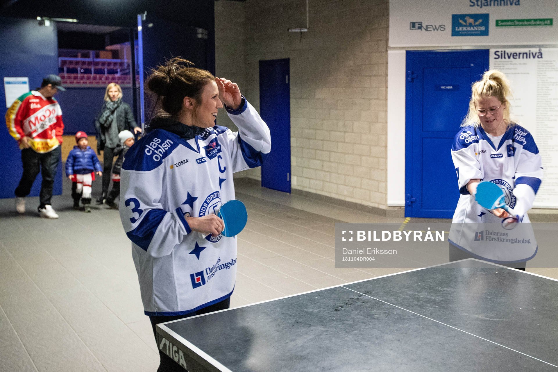Leksands Elin Lundberg och Emma Lind från Leksands damlag