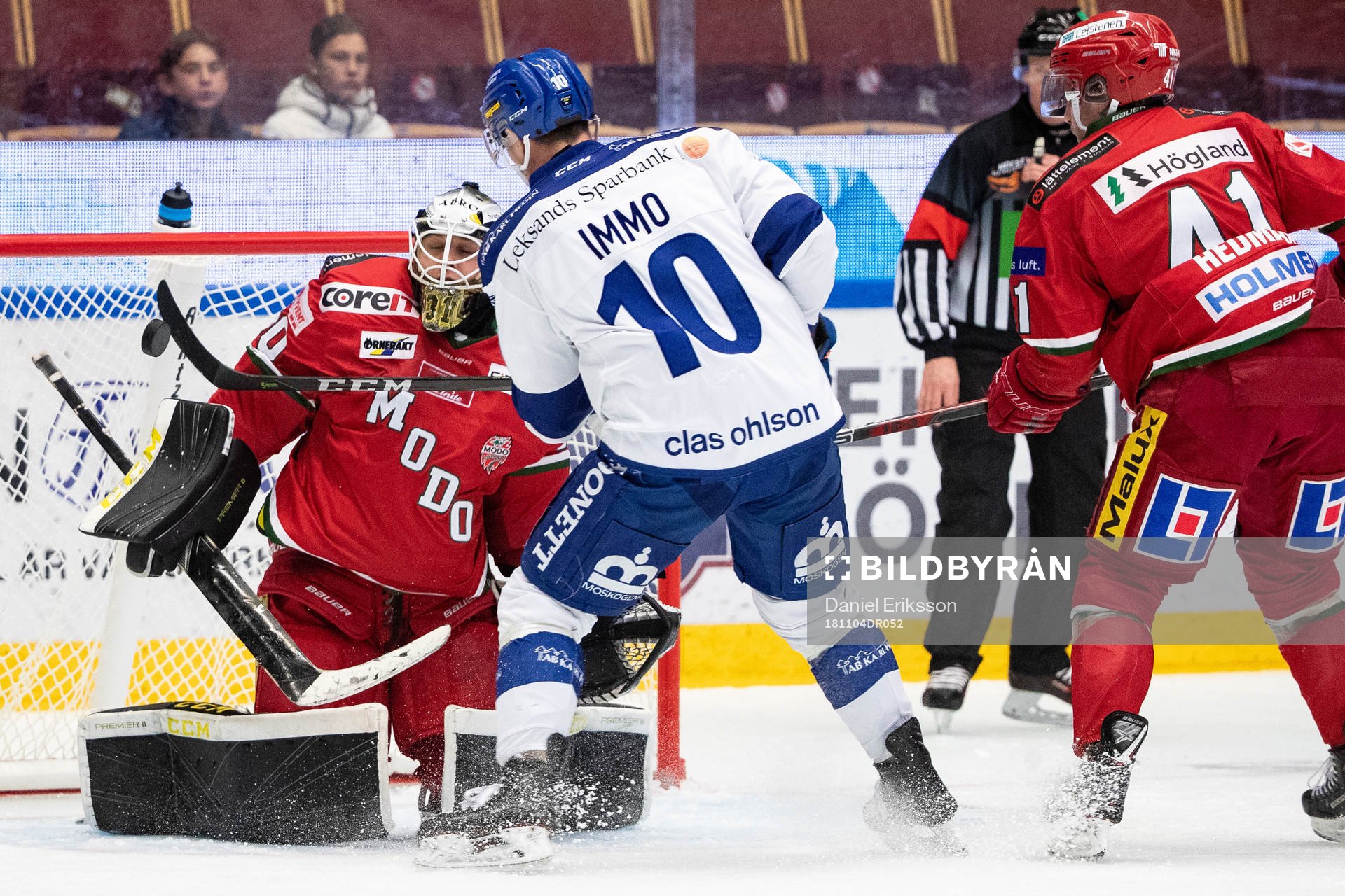 Leksands Tor Immo  och Modos Oscar Hedman framför Modos
