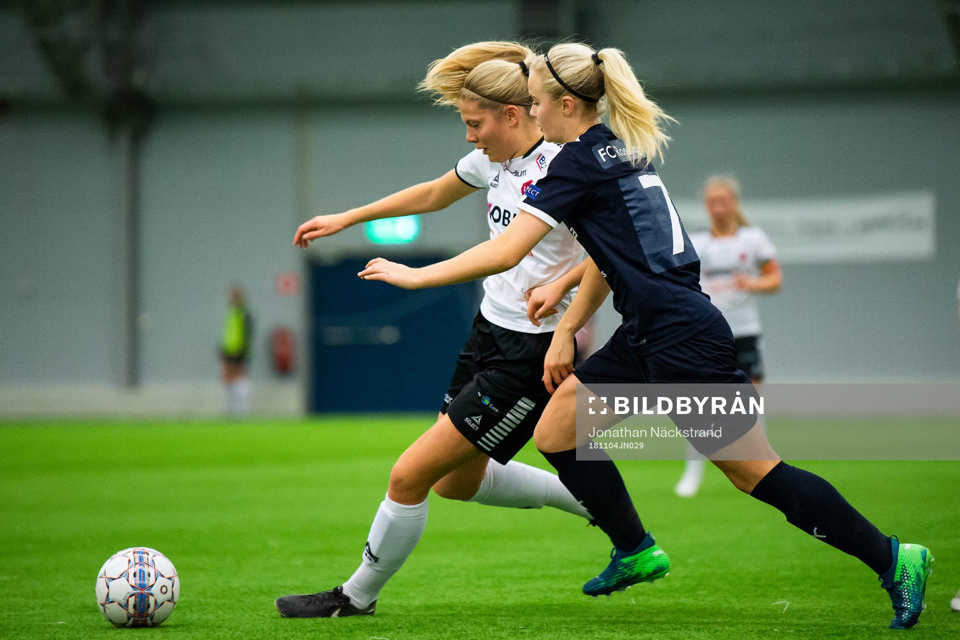 Limhamn Bunkeflos Johanna Ohlsson i en duell med