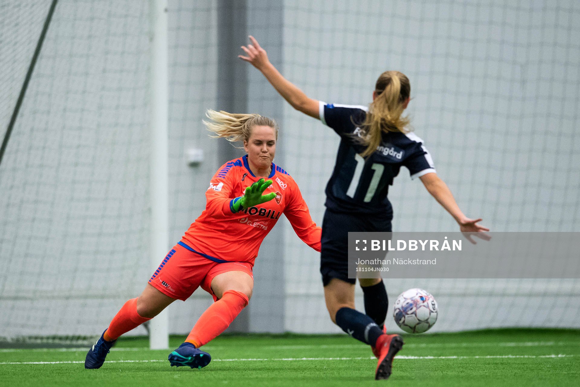 Limhamn Bunkeflos målvakt Erika Nykjaer i en duell med