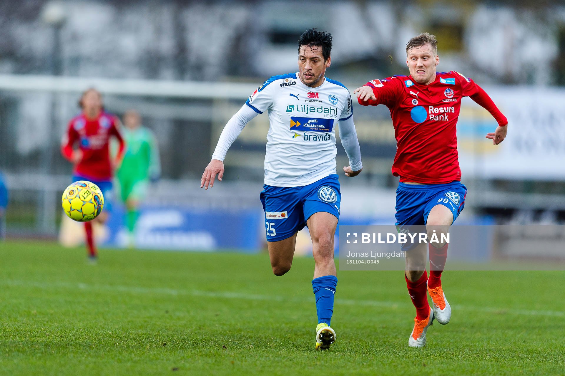 Värnamos Claudio Perez jagas av Helsingborgs Andri Runar