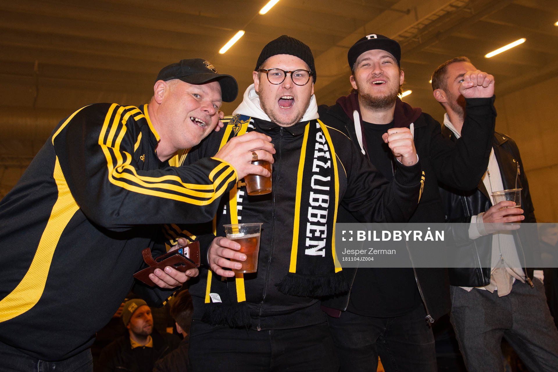 AIK-supportrar jublar