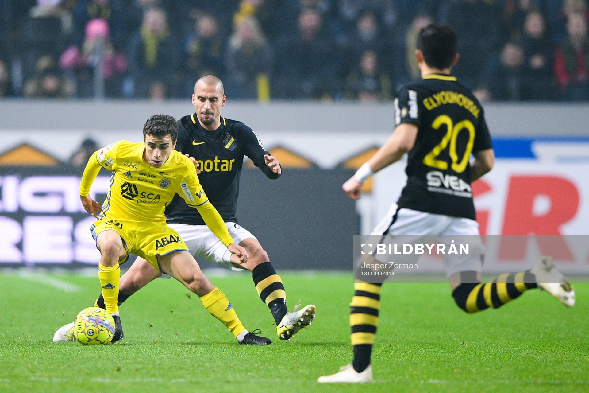 s Panos Dimitriadis och Sundsvalls David Haro Iniesta i