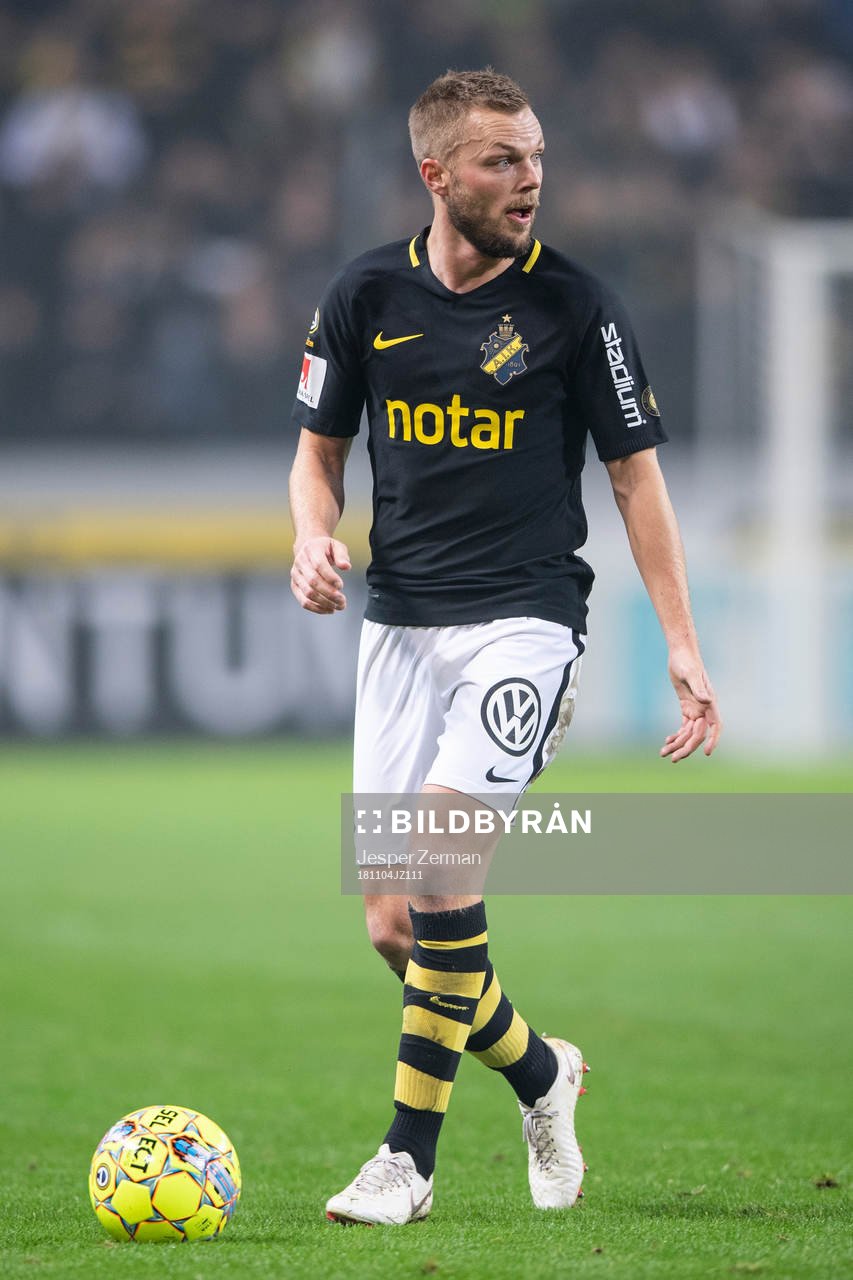 s Sebastian Larsson