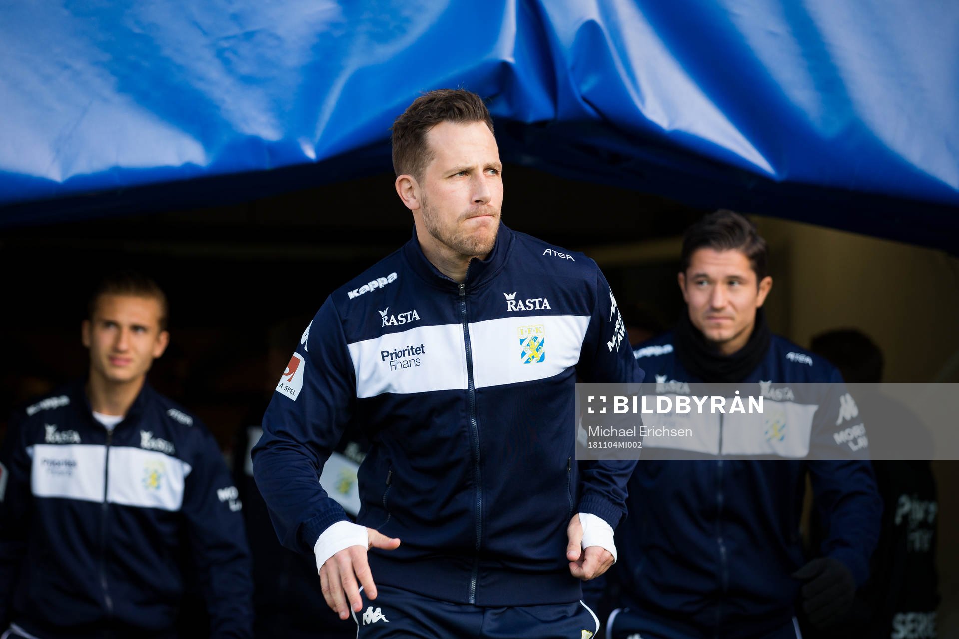 IFK Göteborgs Tobias Hysén på väg ut för att värma upp innan fotbollsmatchen i Allsvenskan mellan IFK Göteborg och Malmö FF den 4 november 2018 i Göteborg.