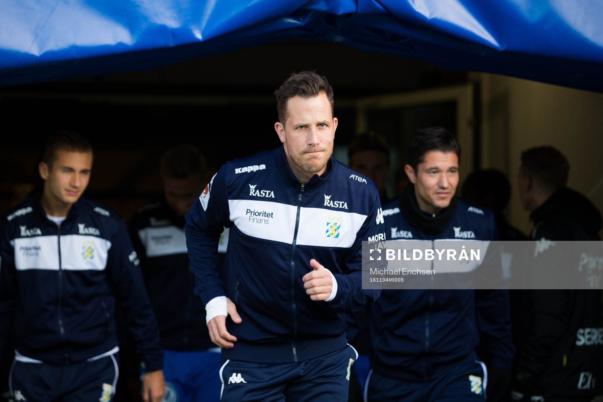 IFK Göteborgs Tobias Hysén på väg ut för att värma upp innan fotbollsmatchen i Allsvenskan mellan IFK Göteborg och Malmö FF den 4 november 2018 i Göteborg.