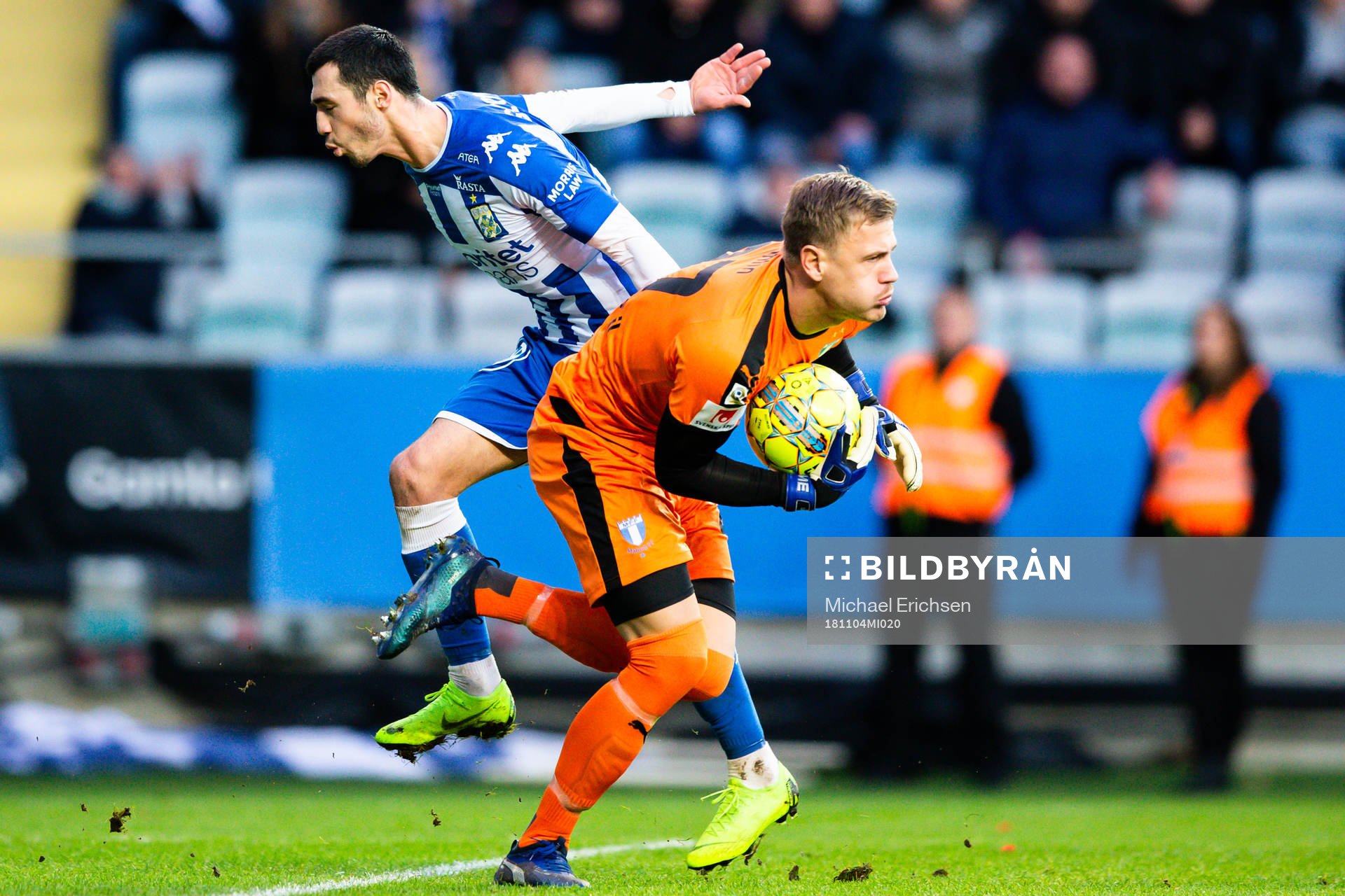 IFK Göteborgs Giorgi Kharaishvili och Malmö FFs målvakt