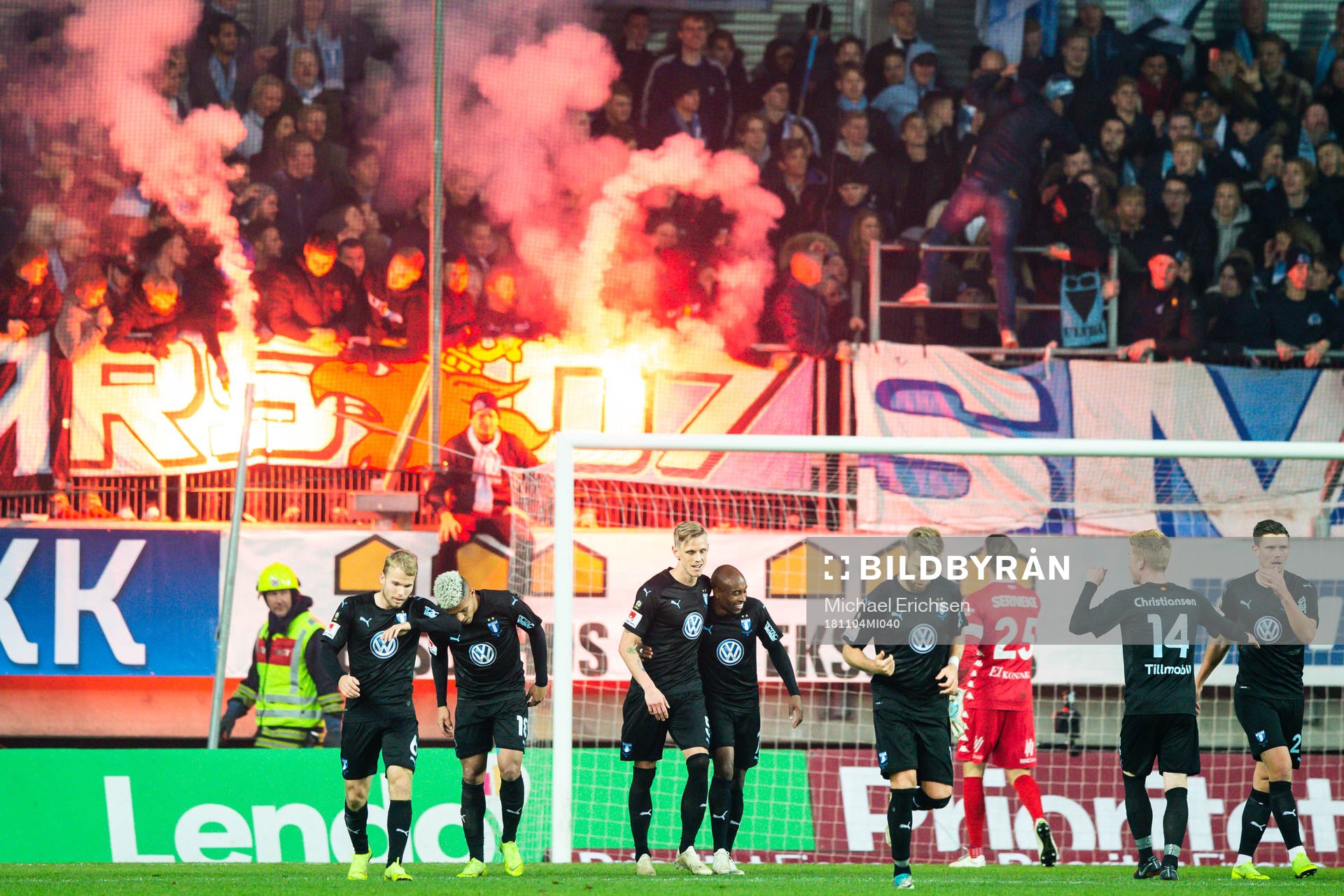 Malmö FFs Sören Rieks jublar med lagkamrater
