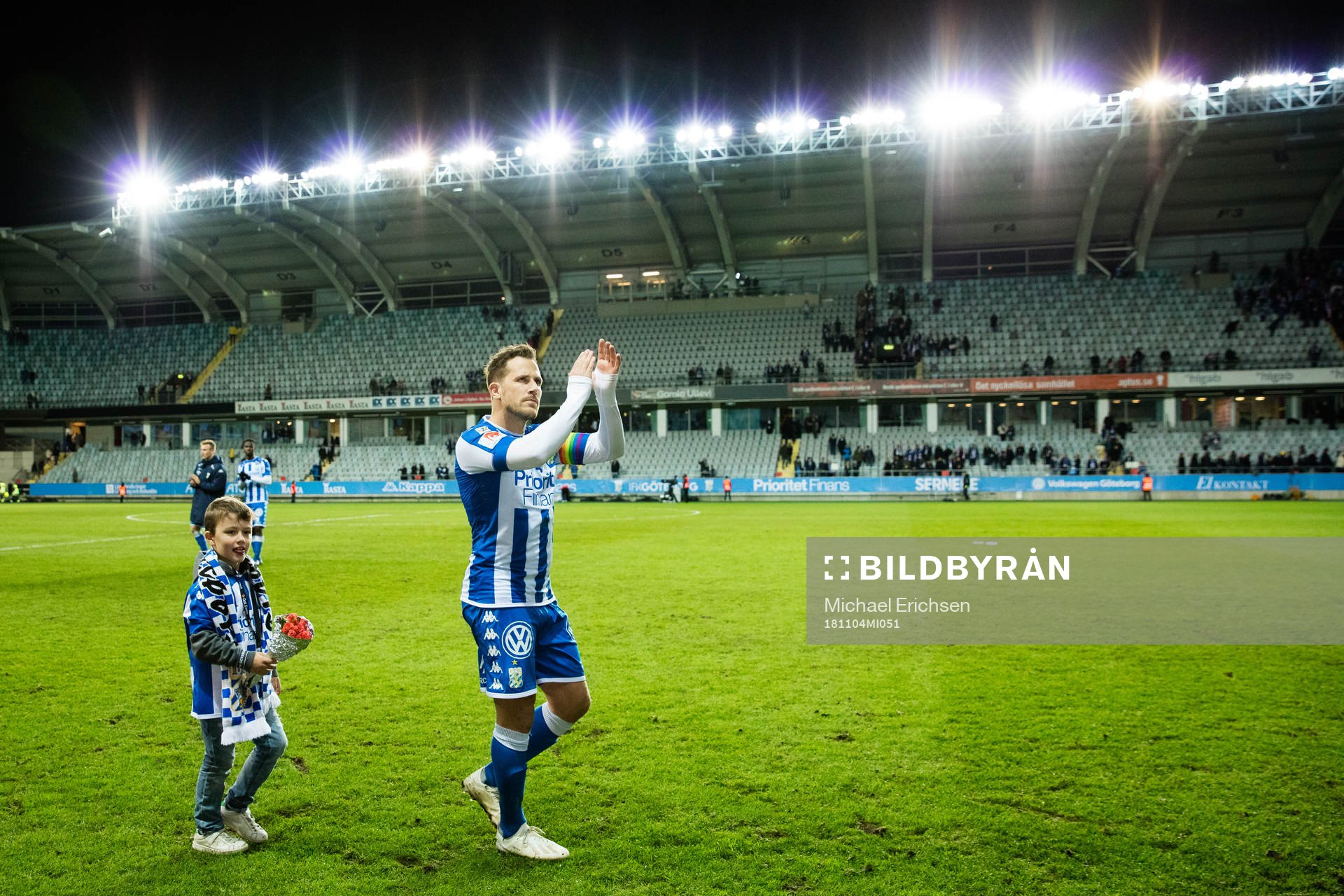 IFK Göteborgs Tobias Hysén går ett varv runt planen med