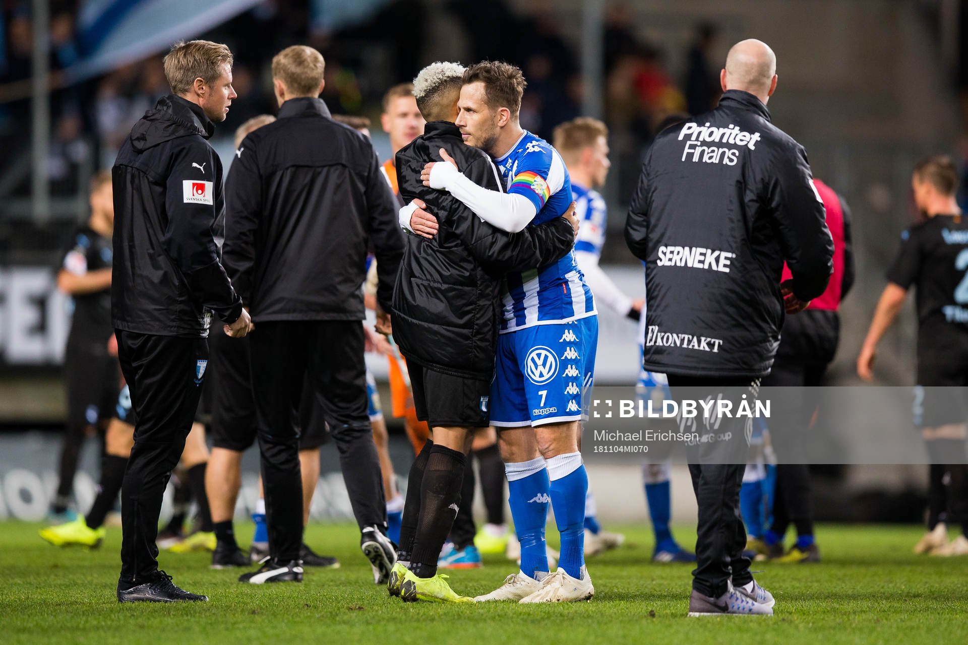 IFK Göteborgs Tobias Hysén tackas av en Malmö FF spelare