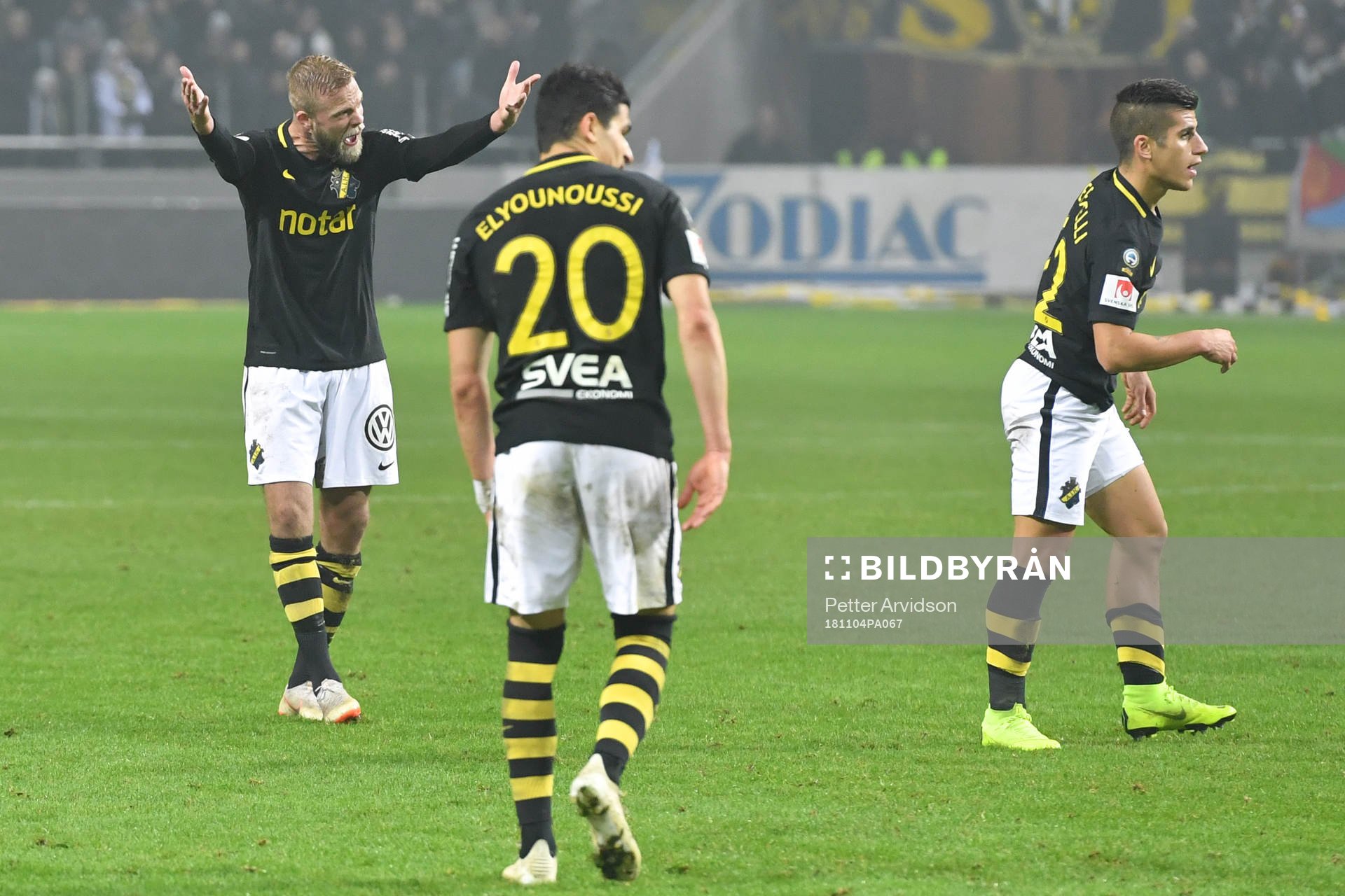 s Daniel Sundgren och AIK:s Nicolas Stefanelli deppar