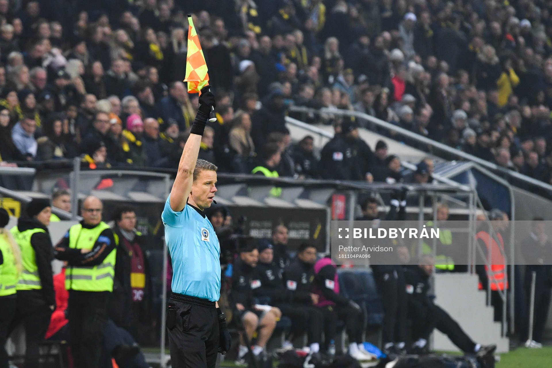 Den assisterande domaren dömer offside