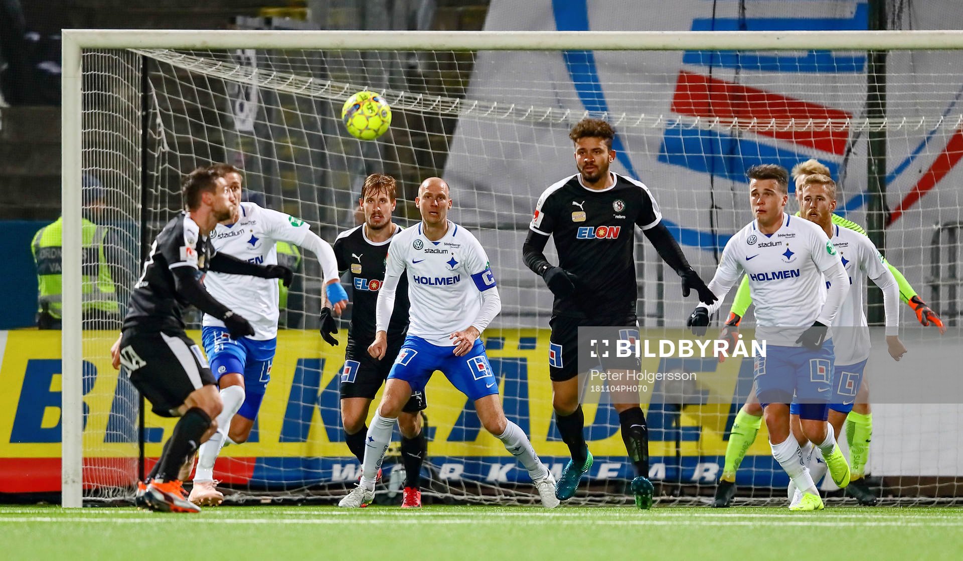 Spel framför Norrköpings  mål med bl.a. Andreas Johansson