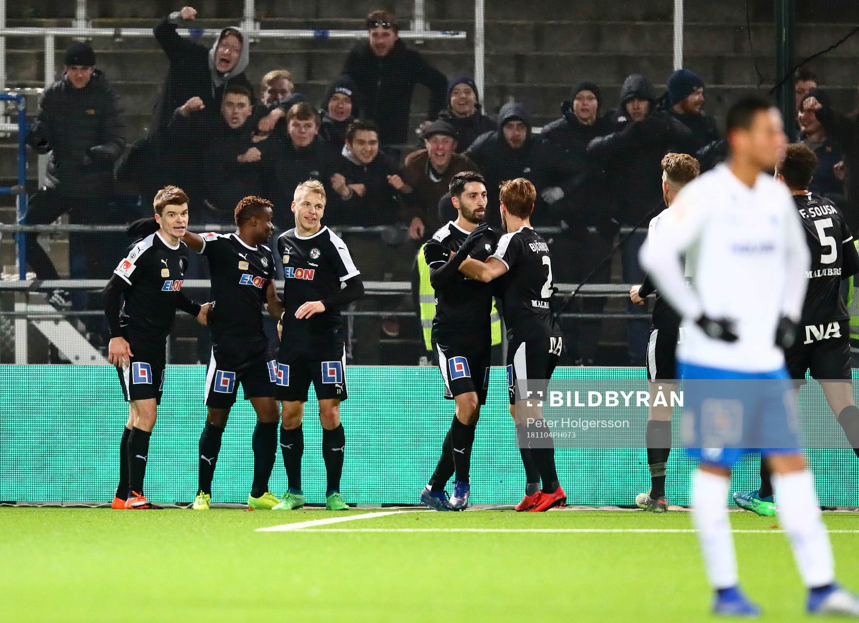 Jubel efter mål 2-2 av Örebros Kennedy Igboananike under fotbollsmatchen i Allsvenskan mellan Norrköping och Örebro den 4 november 2018 i Norrköping.